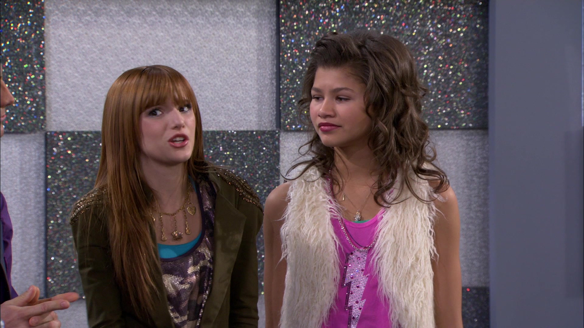 Shake_It_Up_S01E14_1080p_BTD_000588.jpg