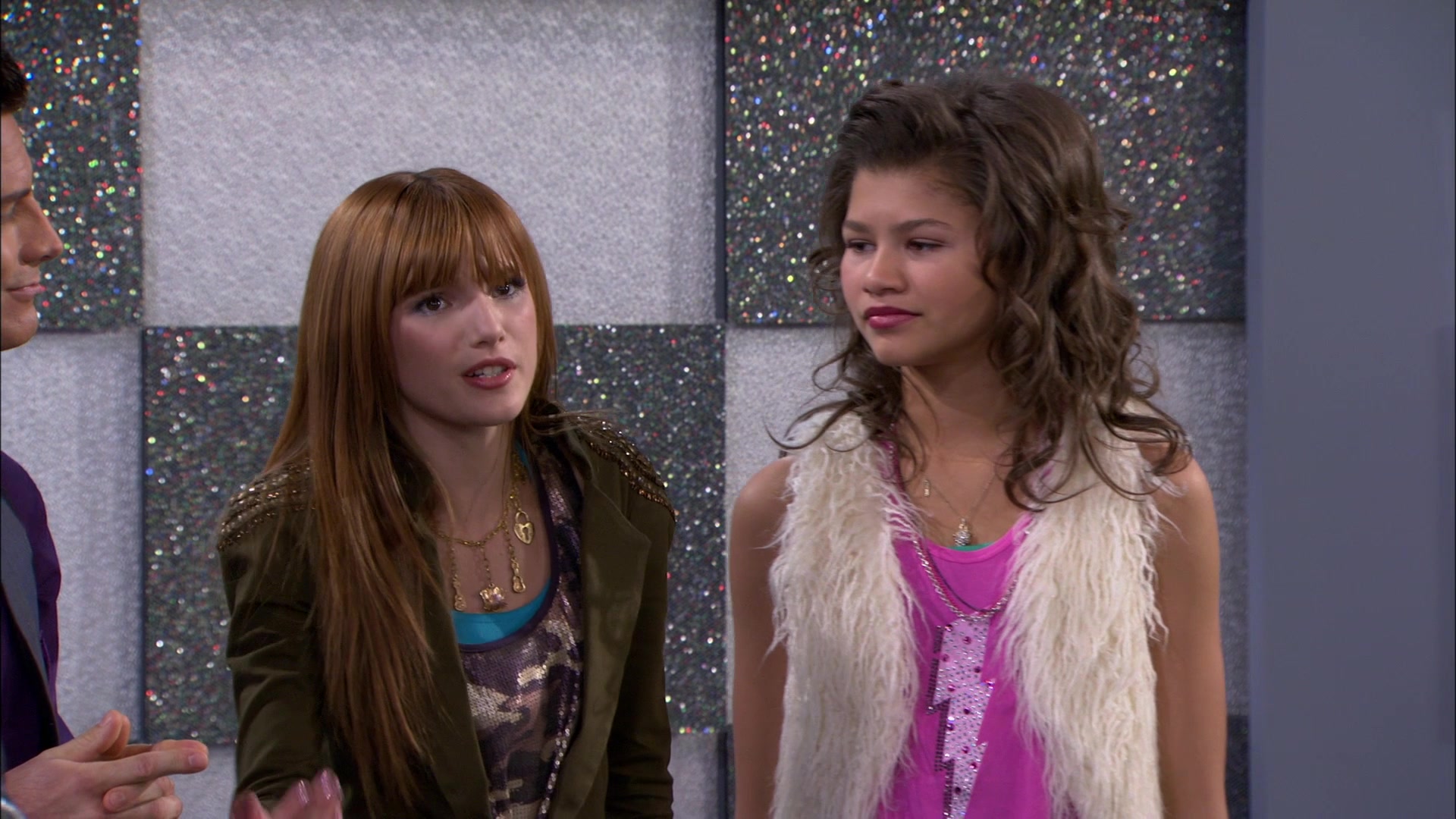 Shake_It_Up_S01E14_1080p_BTD_000589.jpg