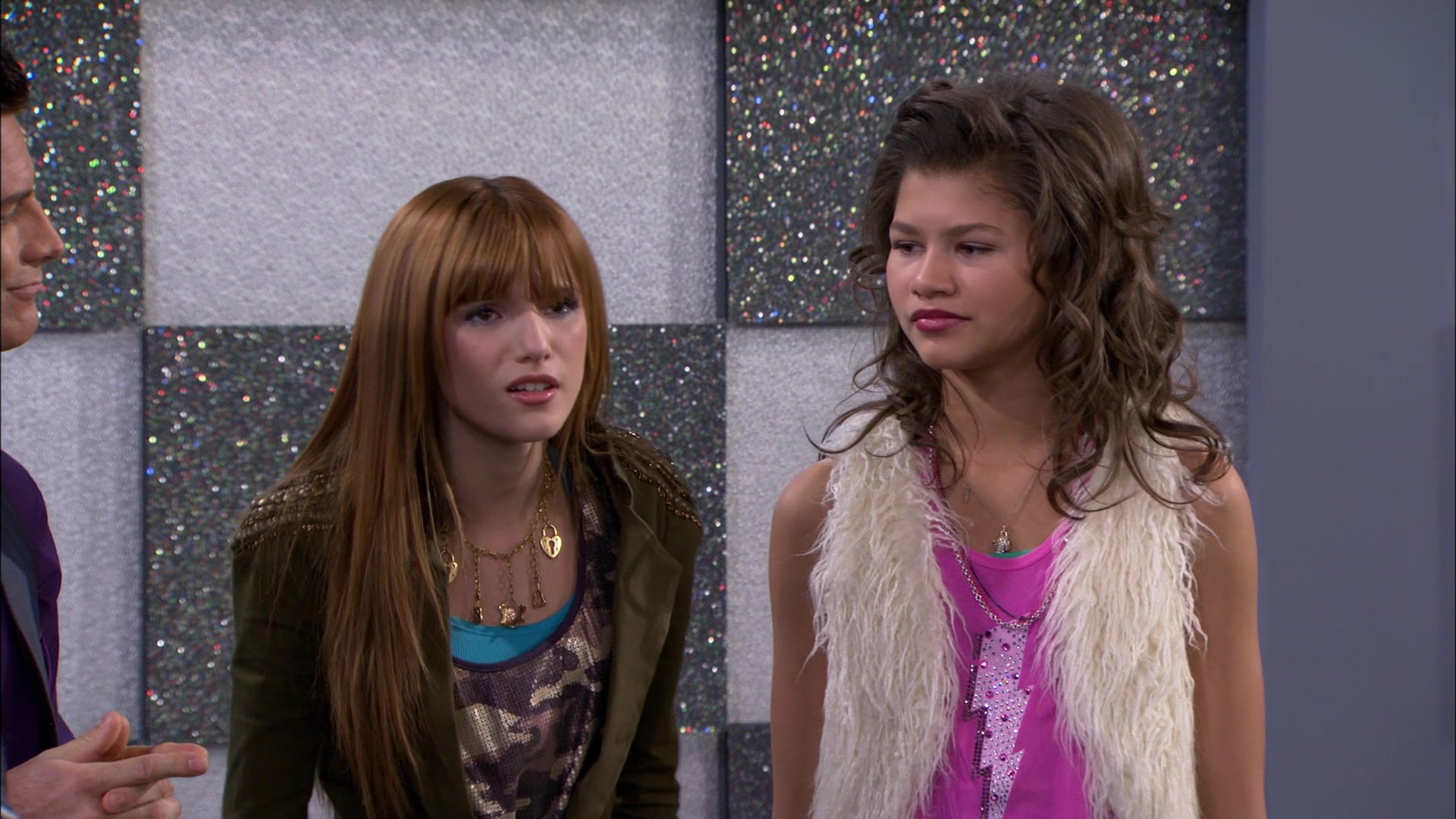 Shake_It_Up_S01E14_1080p_BTD_000590.jpg