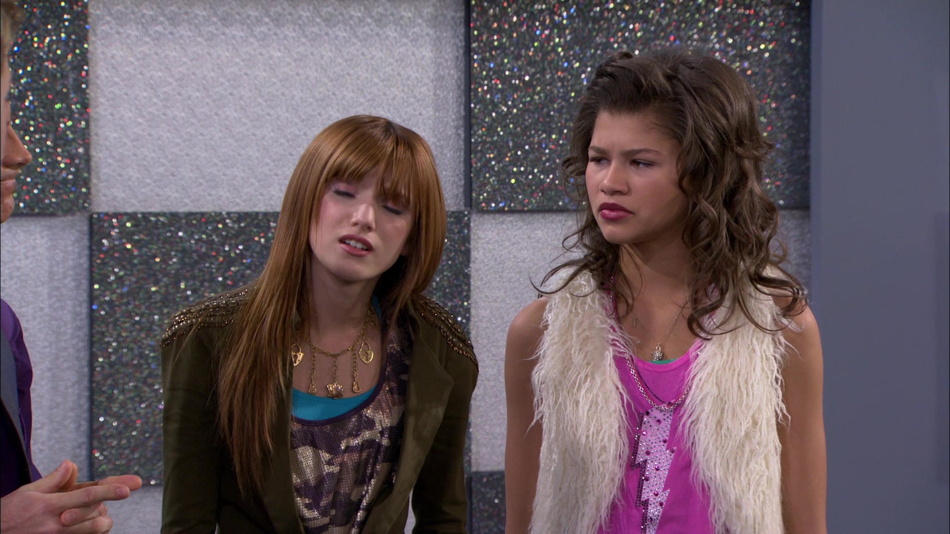 Shake_It_Up_S01E14_1080p_BTD_000591.jpg