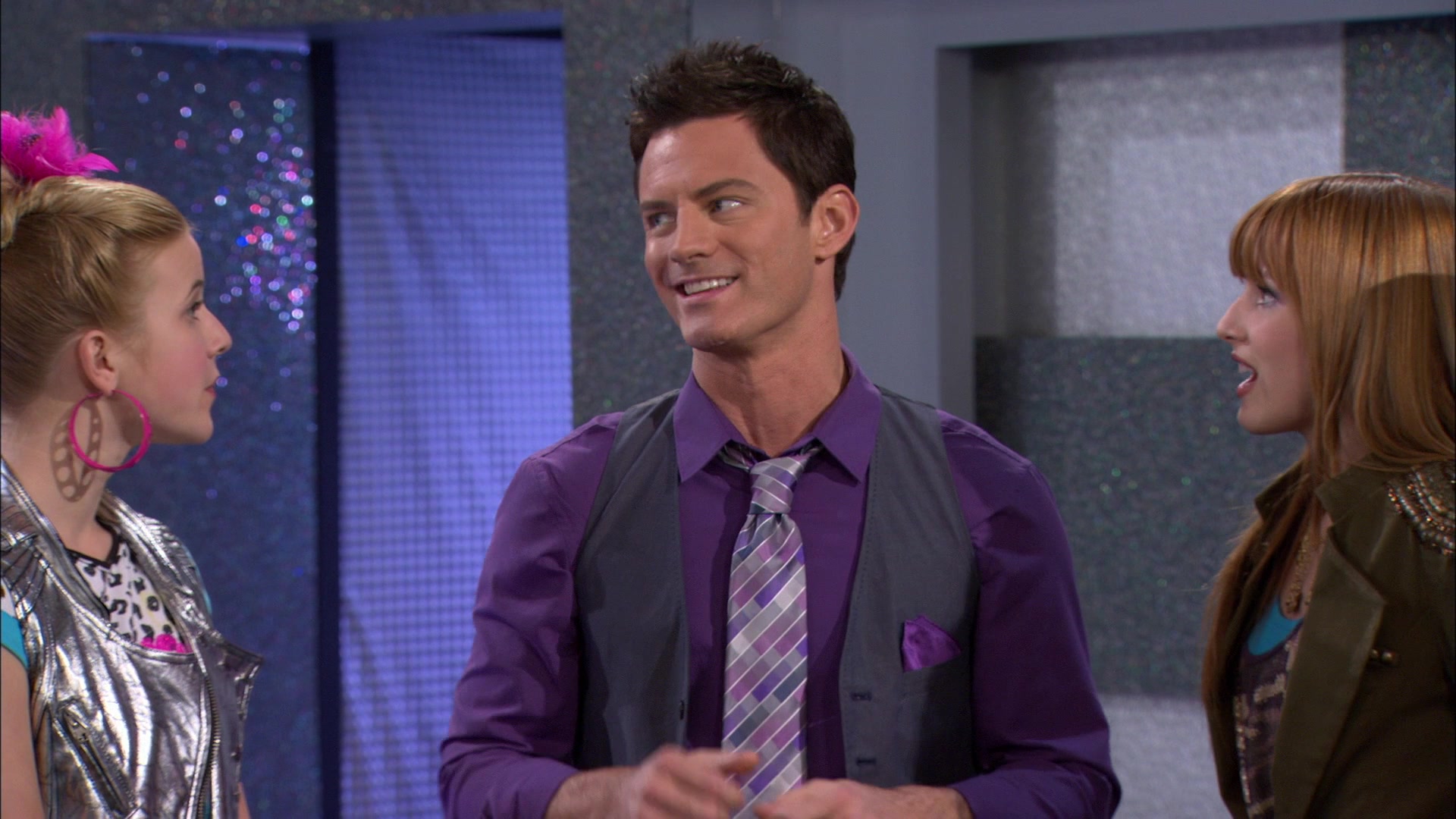 Shake_It_Up_S01E14_1080p_BTD_000625.jpg