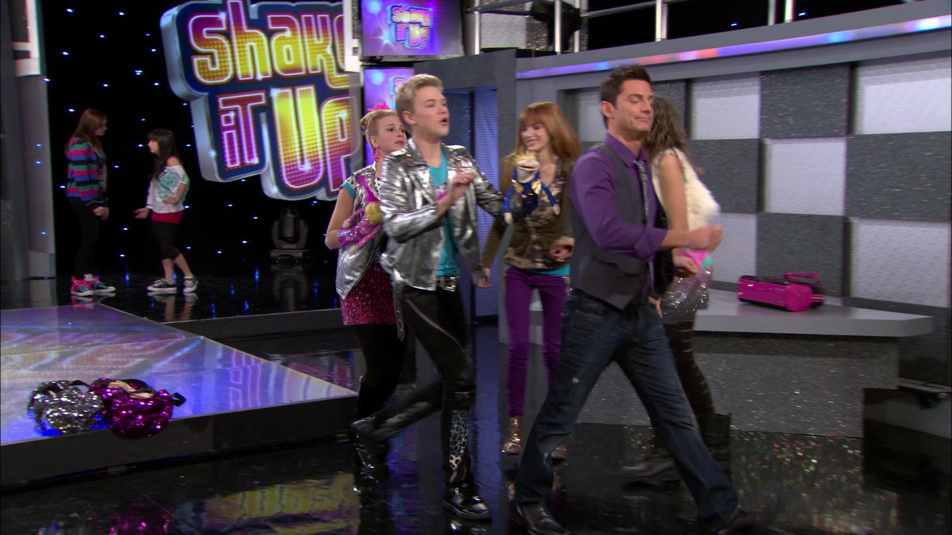 Shake_It_Up_S01E14_1080p_BTD_000631.jpg