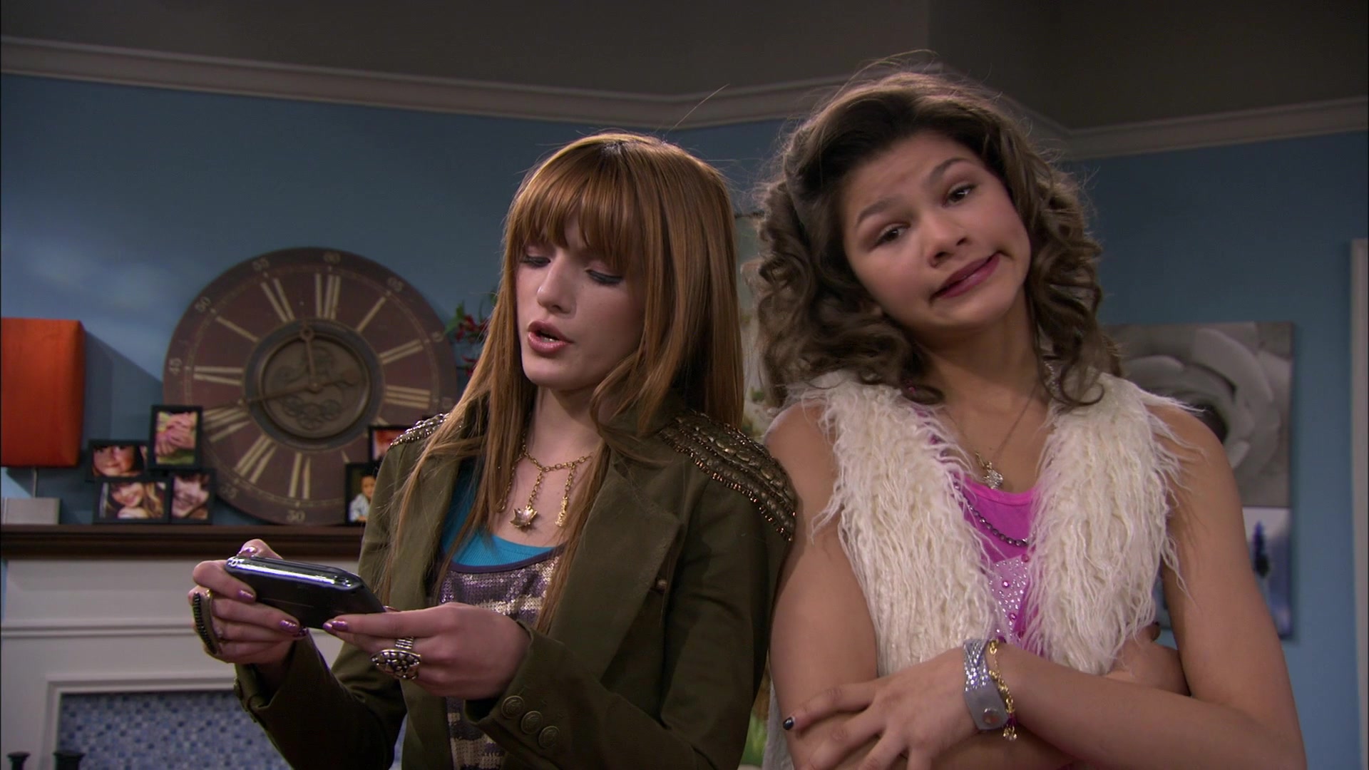 Shake_It_Up_S01E14_1080p_BTD_000737.jpg