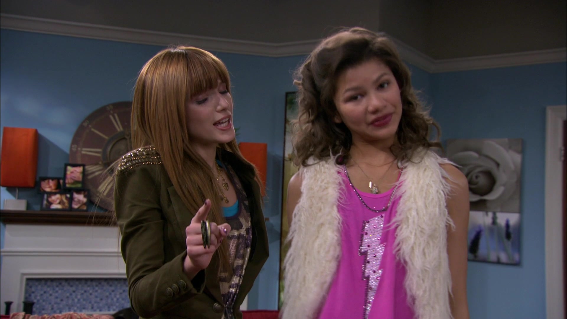 Shake_It_Up_S01E14_1080p_BTD_000864.jpg