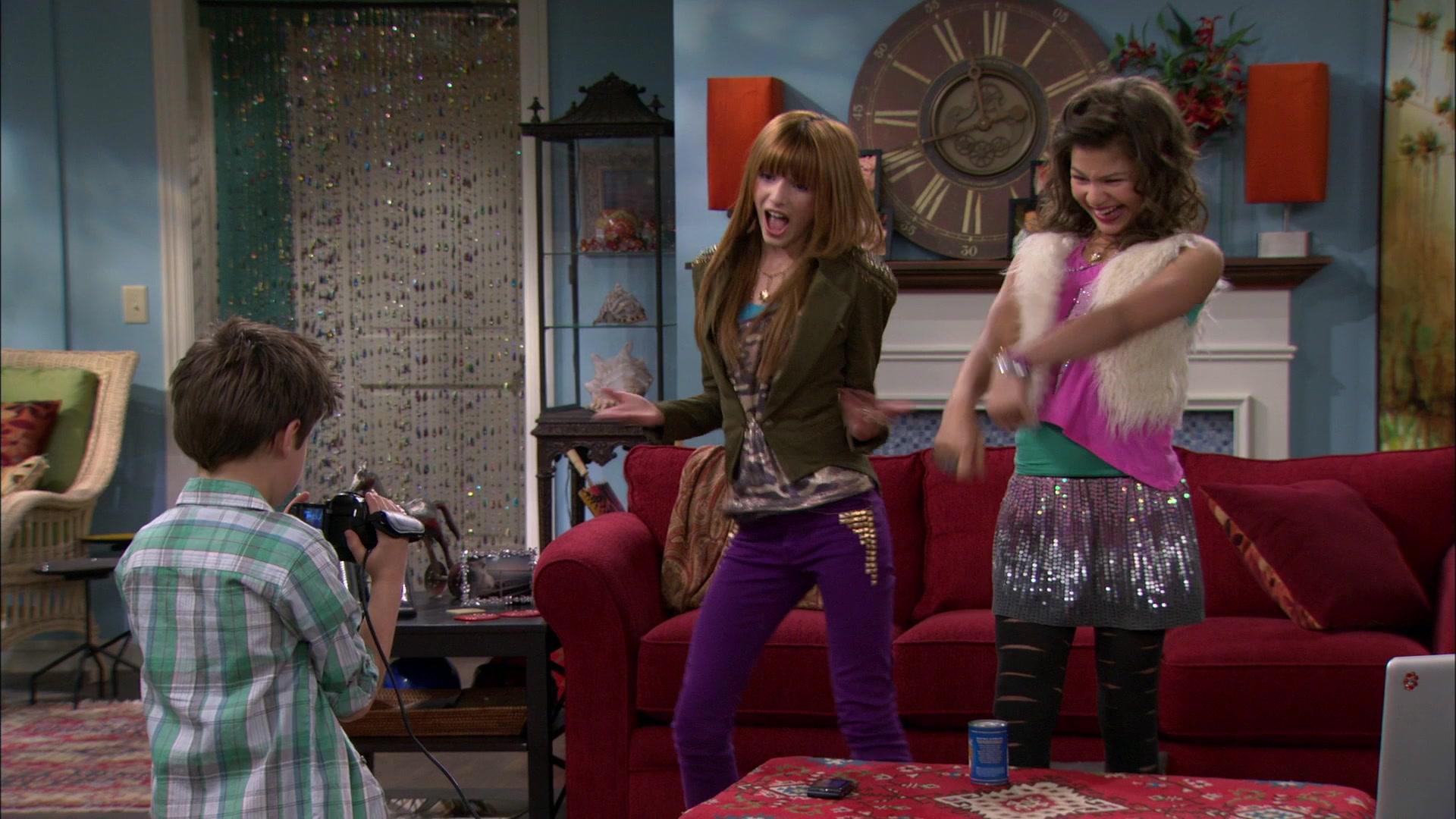 Shake_It_Up_S01E14_1080p_BTD_000880.jpg