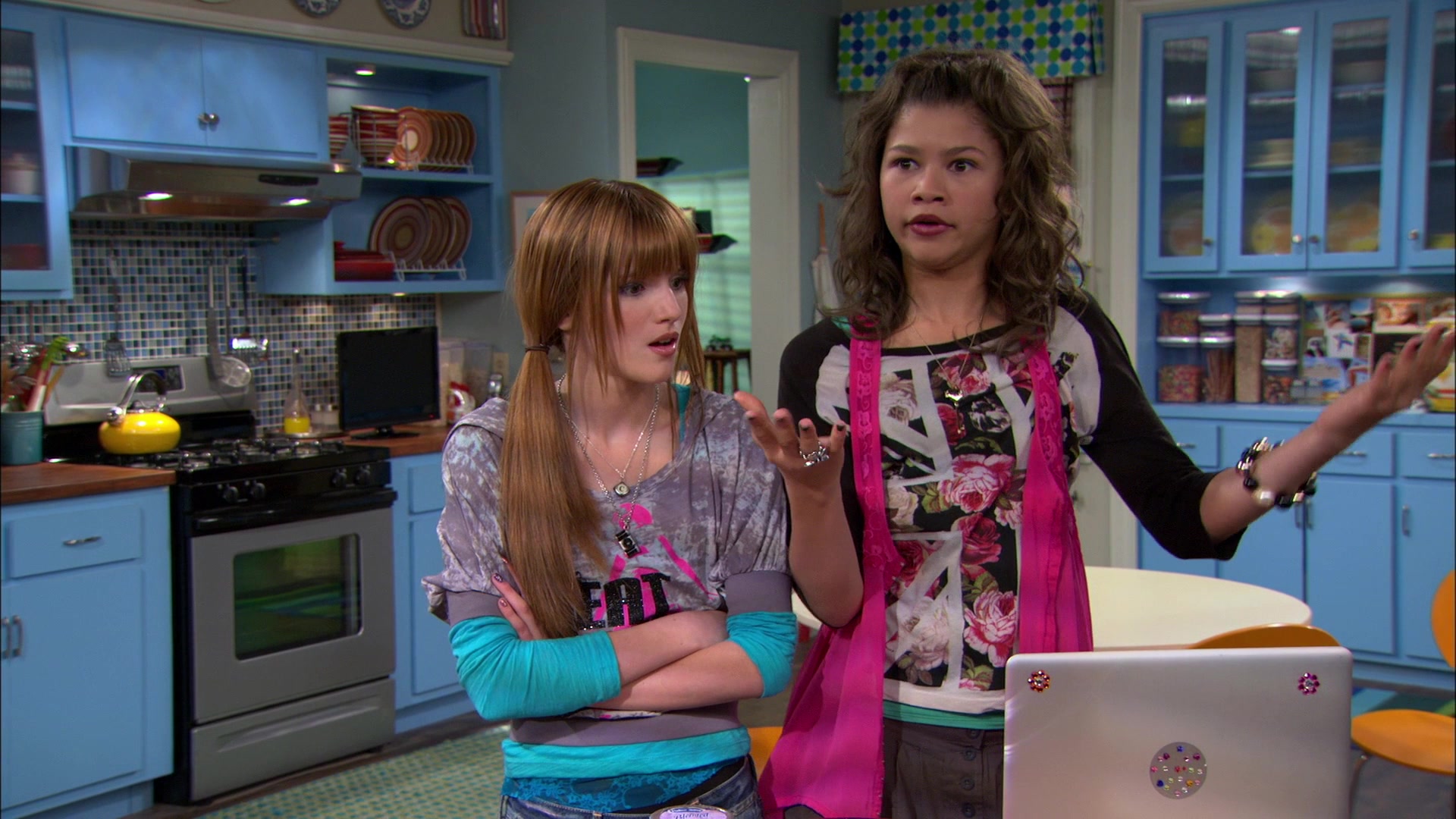 Shake_It_Up_S01E14_1080p_BTD_001237.jpg