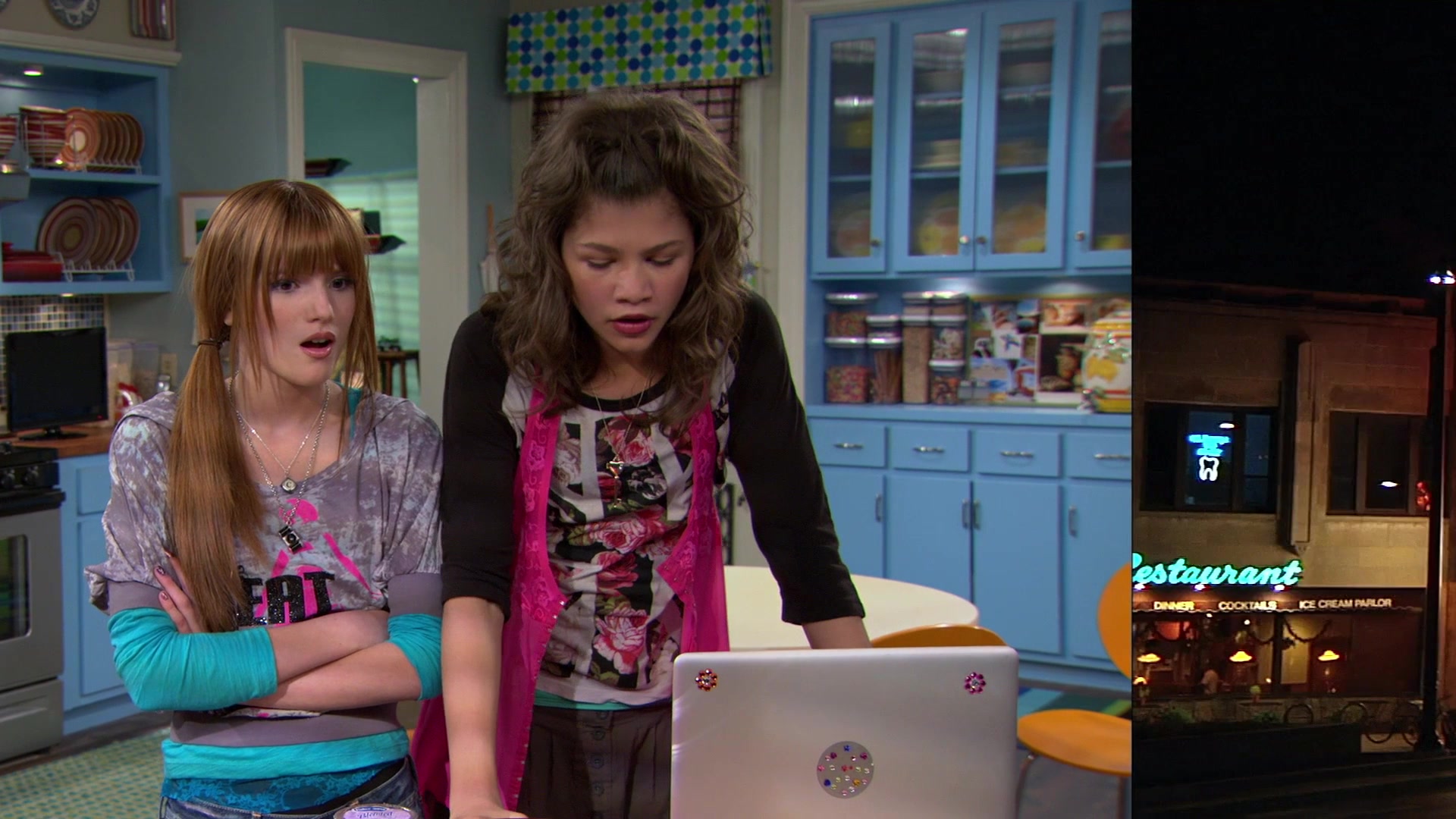 Shake_It_Up_S01E14_1080p_BTD_001240.jpg