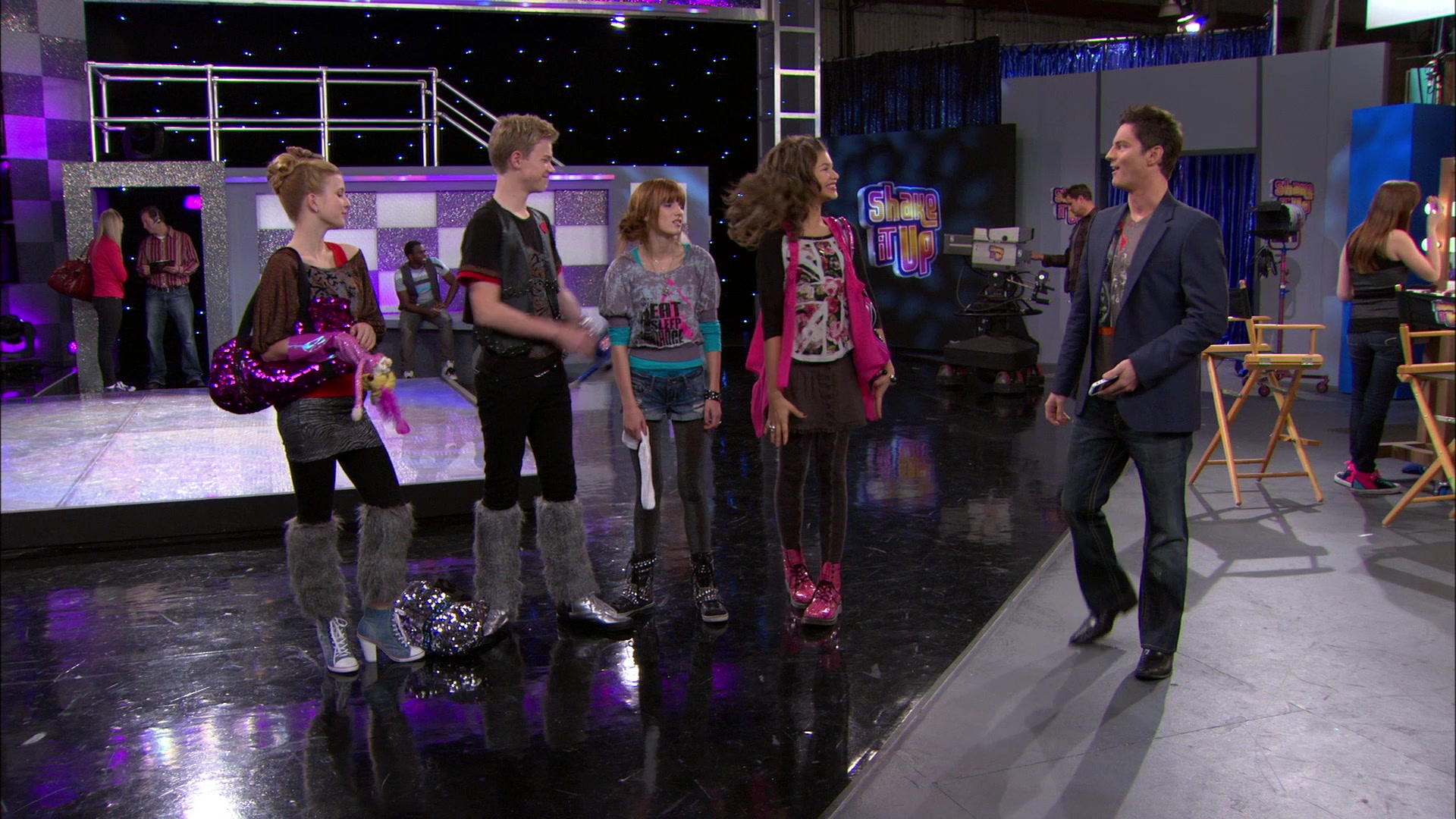 Shake_It_Up_S01E14_1080p_BTD_001698.jpg