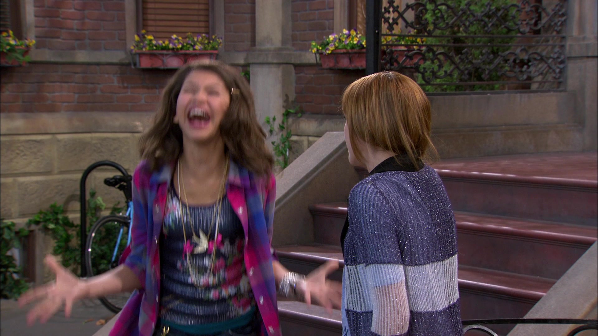 Shake_It_Up_S01E14_1080p_BTD_001937.jpg Shake_It_Up_S01E14_1080p_BTD_001937.jpg
