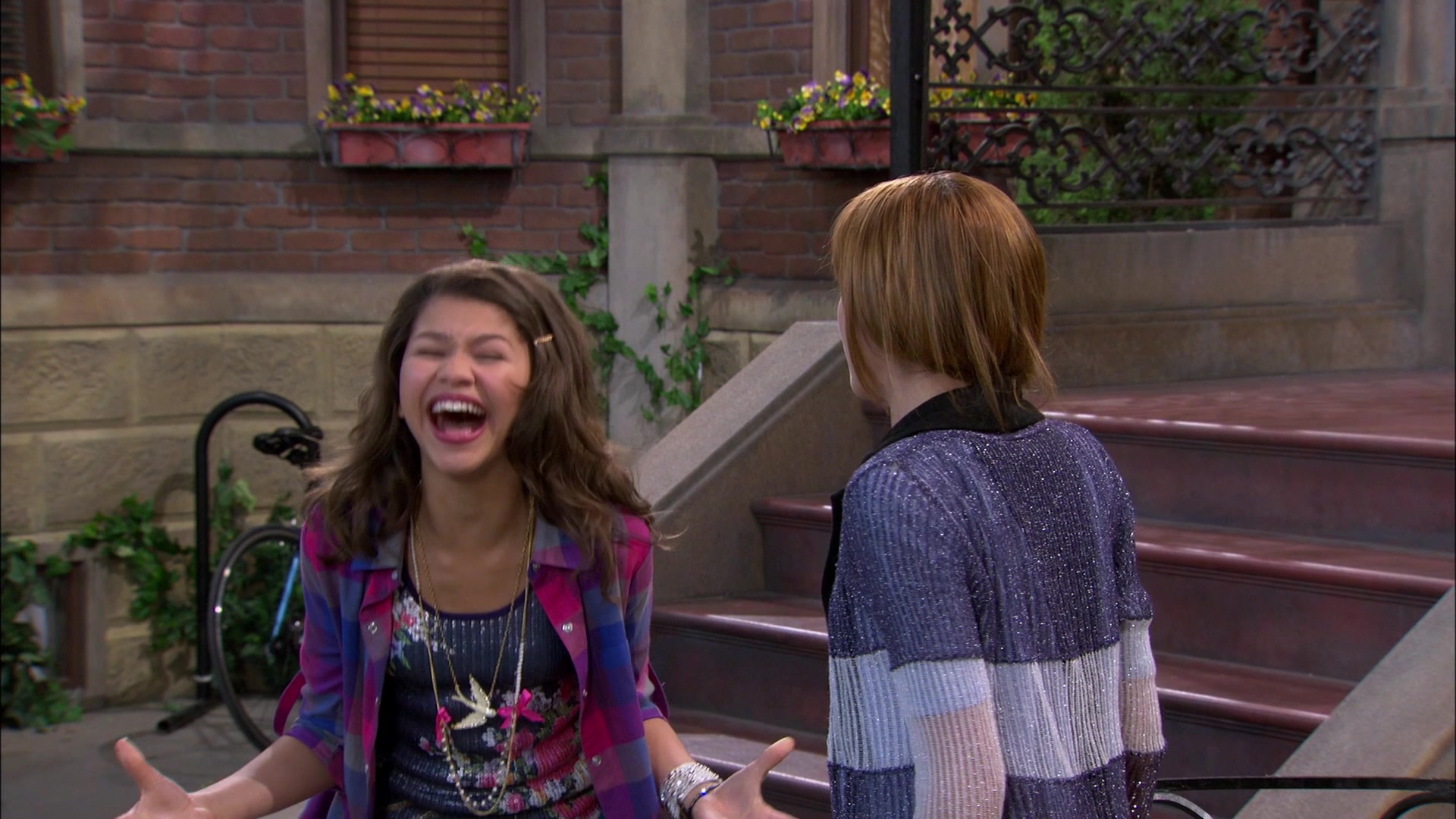 Shake_It_Up_S01E14_1080p_BTD_001938.jpg