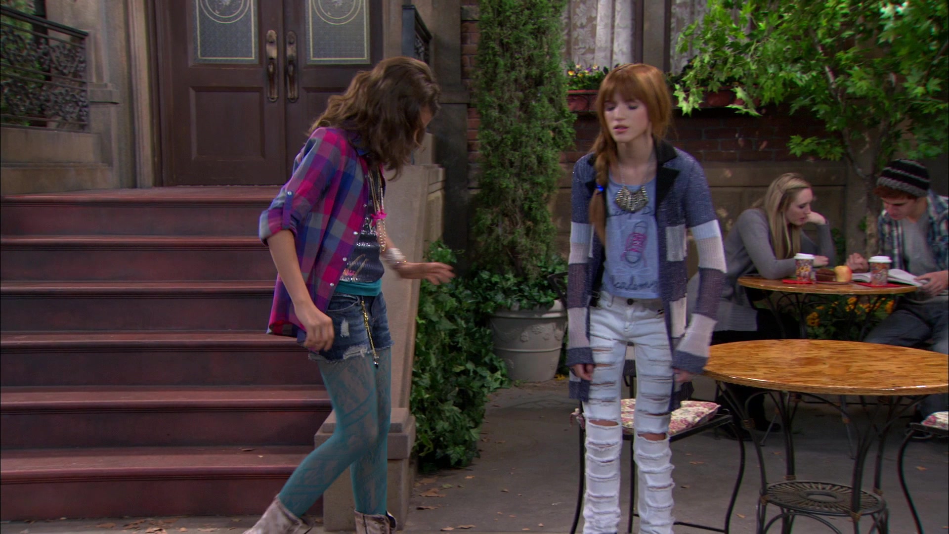 Shake_It_Up_S01E14_1080p_BTD_002001.jpg