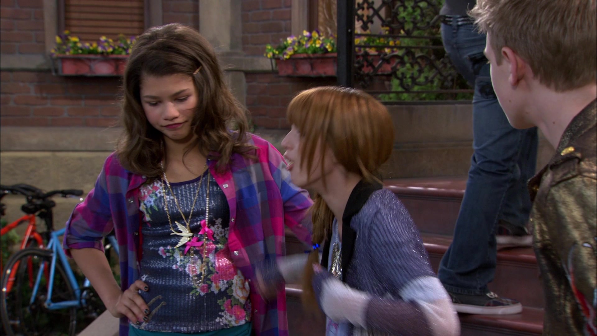 Shake_It_Up_S01E14_1080p_BTD_002049.jpg Shake_It_Up_S01E14_1080p_BTD_002049.jpg