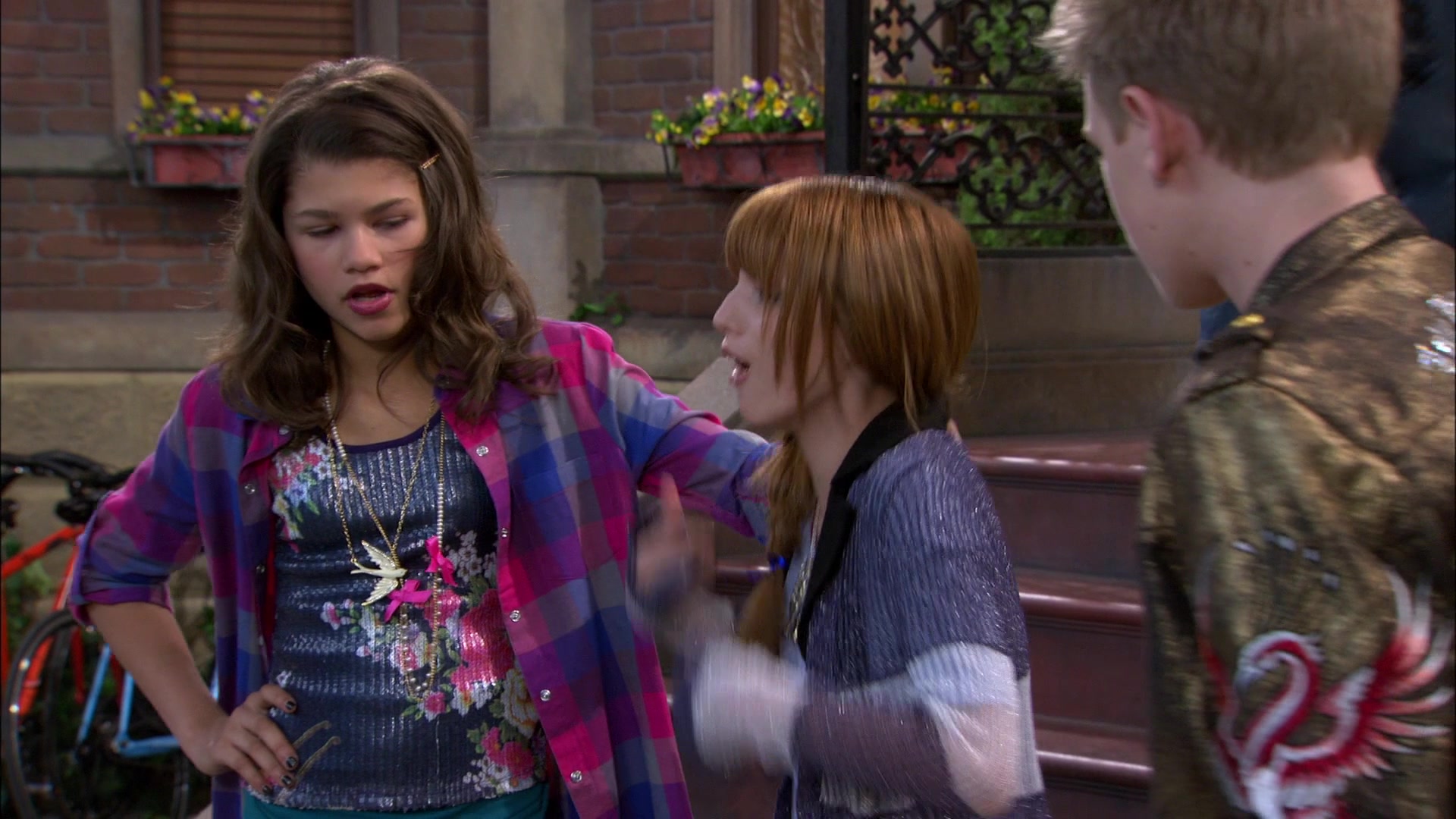 Shake_It_Up_S01E14_1080p_BTD_002050.jpg Shake_It_Up_S01E14_1080p_BTD_002050.jpg