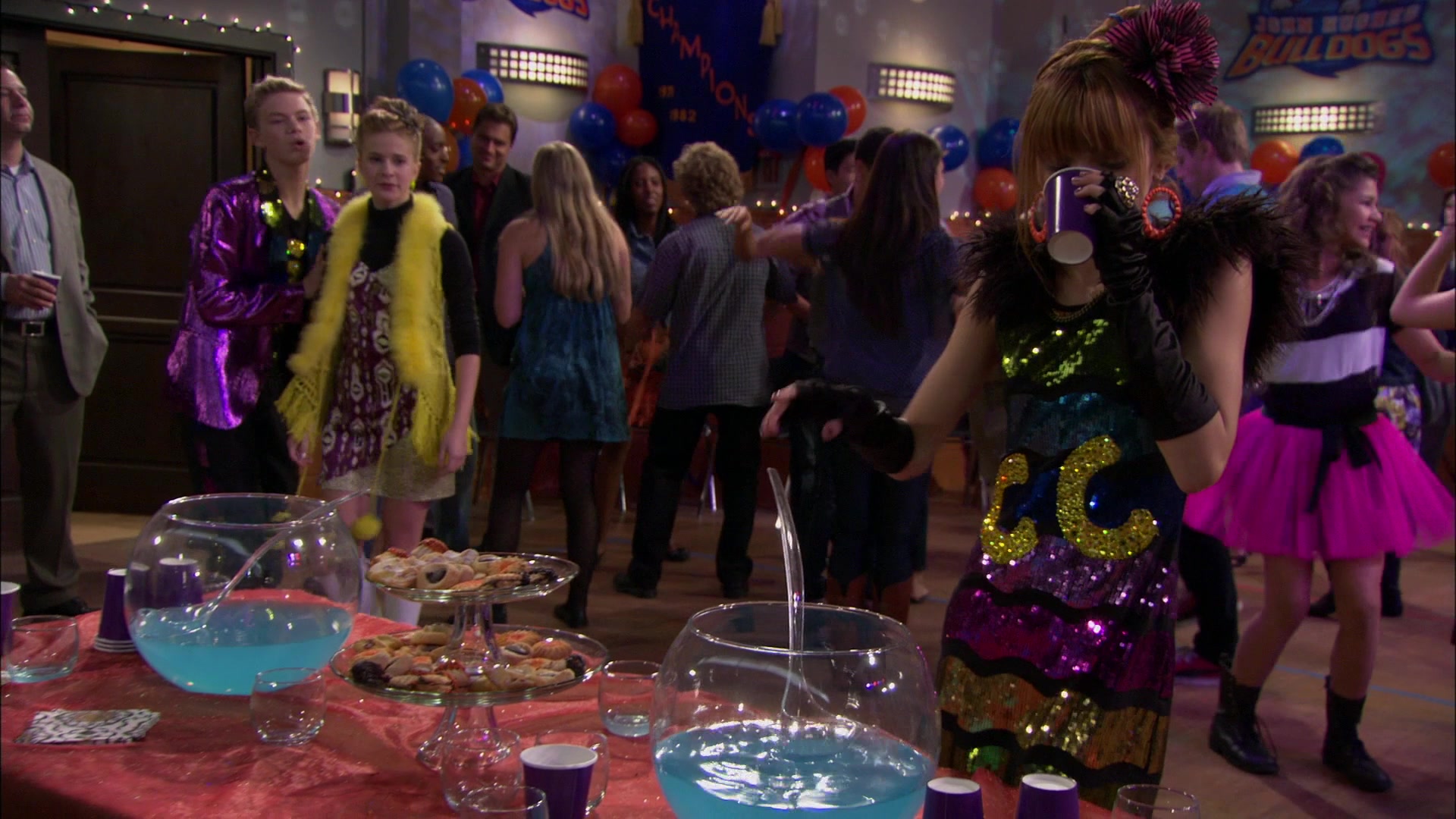 Shake_It_Up_S01E14_1080p_BTD_002682.jpg Shake_It_Up_S01E14_1080p_BTD_002682.jpg