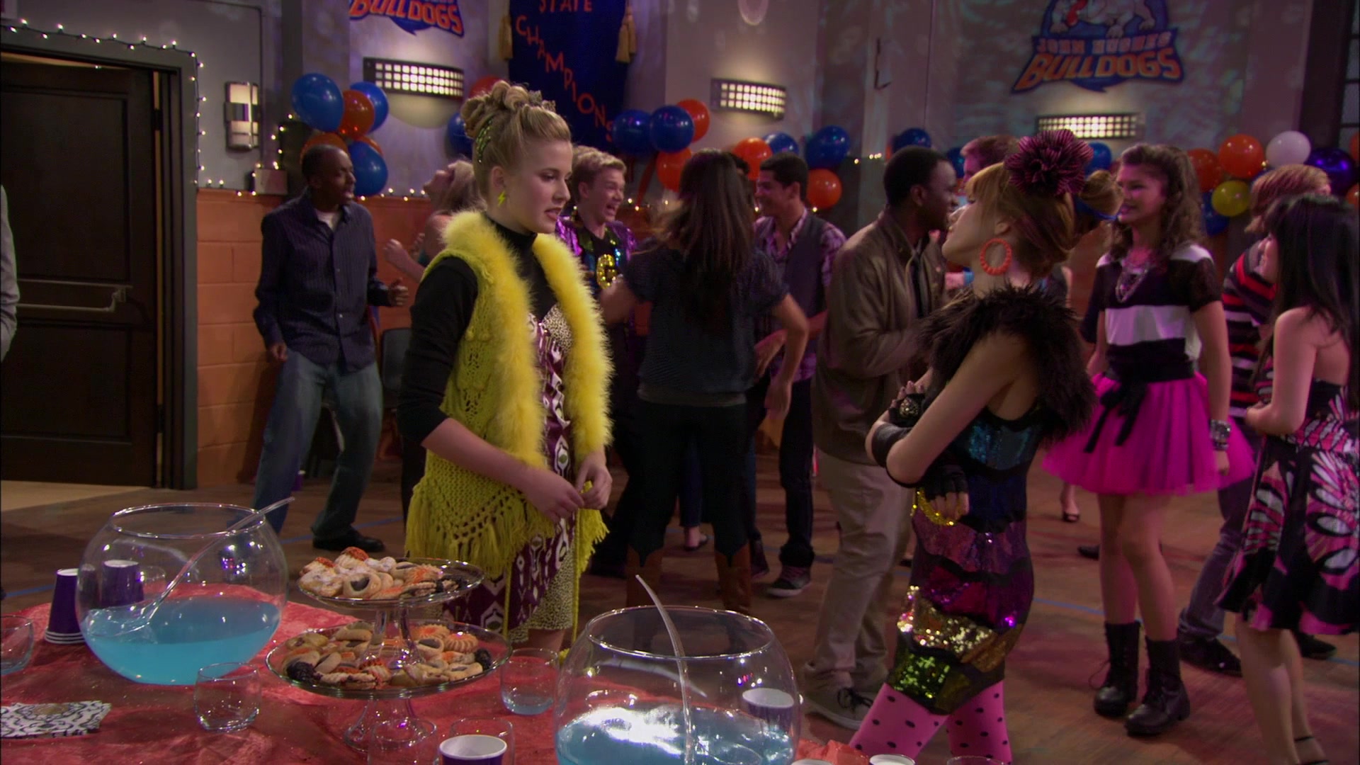 Shake_It_Up_S01E14_1080p_BTD_002693.jpg