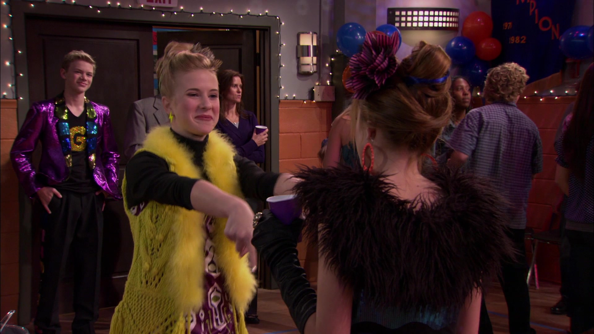 Shake_It_Up_S01E14_1080p_BTD_002739.jpg