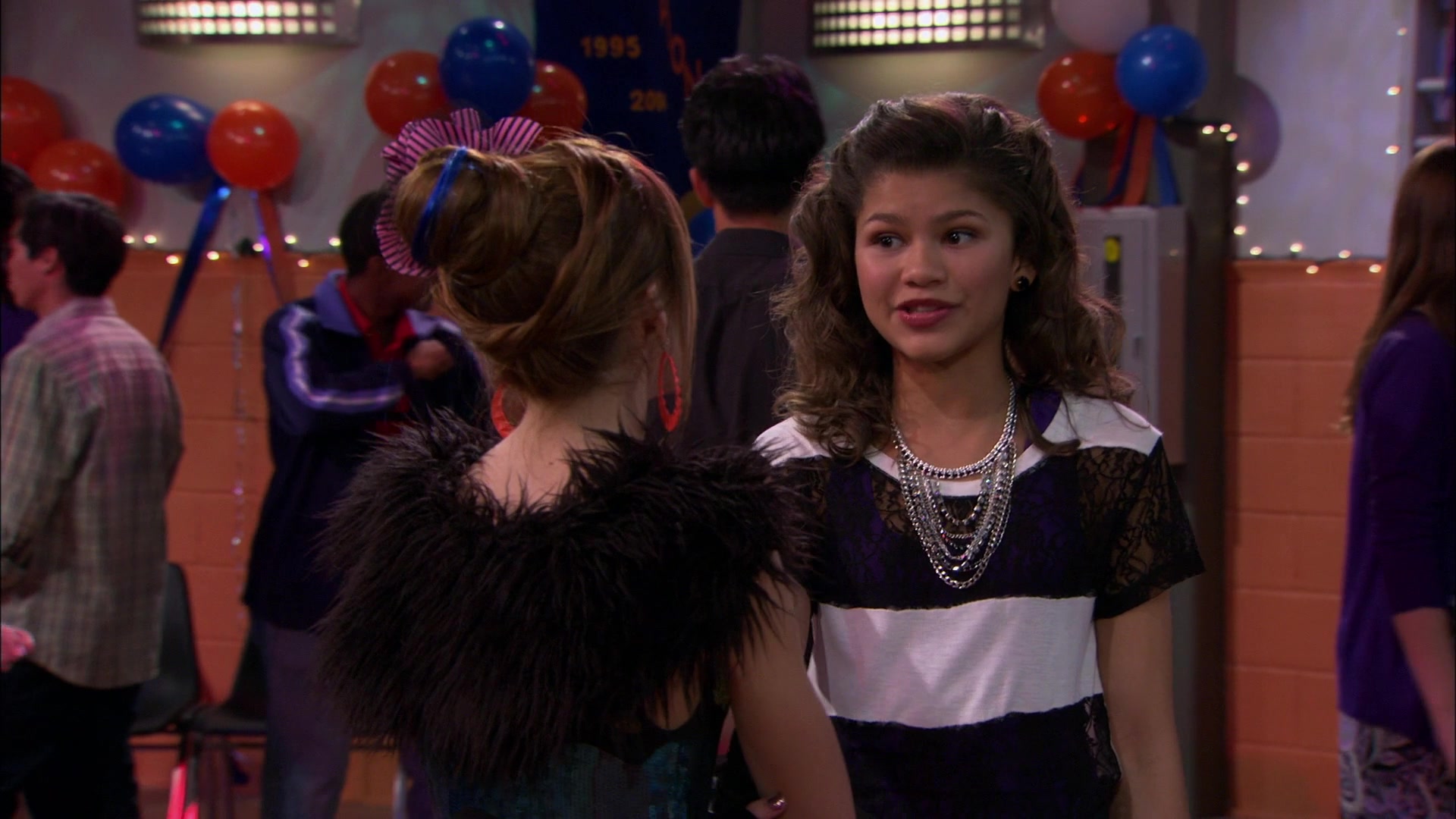 Shake_It_Up_S01E14_1080p_BTD_003015.jpg