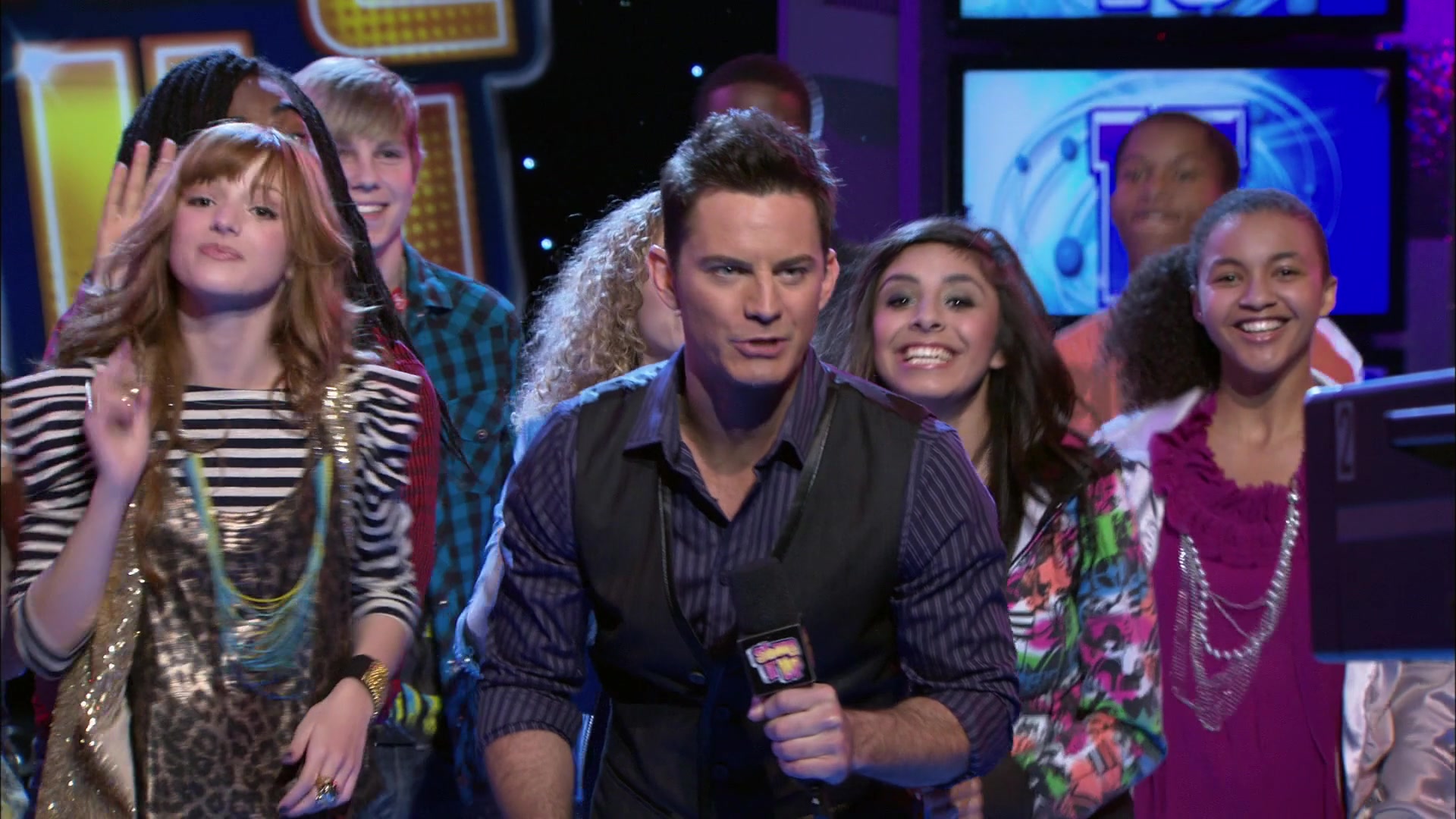 Shake_It_Up_S01E15_1080p_BTD_000035.jpg