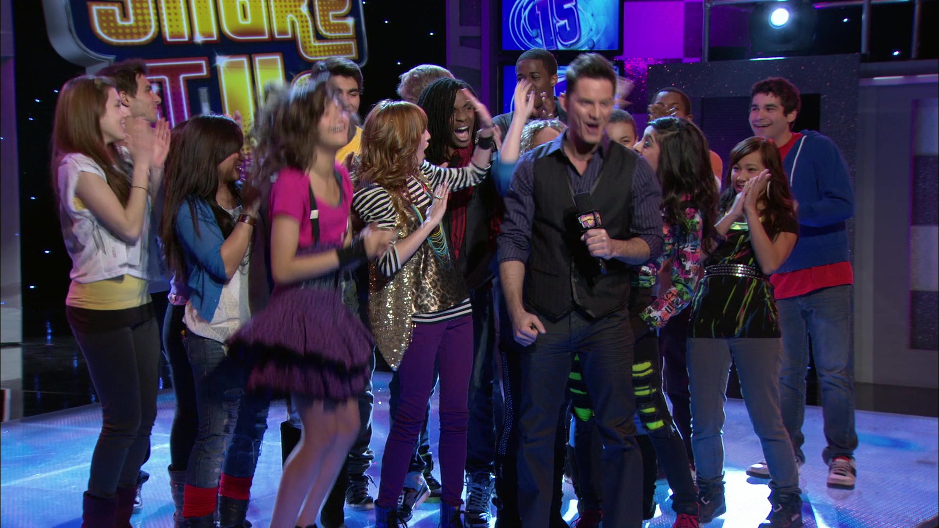 Shake_It_Up_S01E15_1080p_BTD_000048.jpg