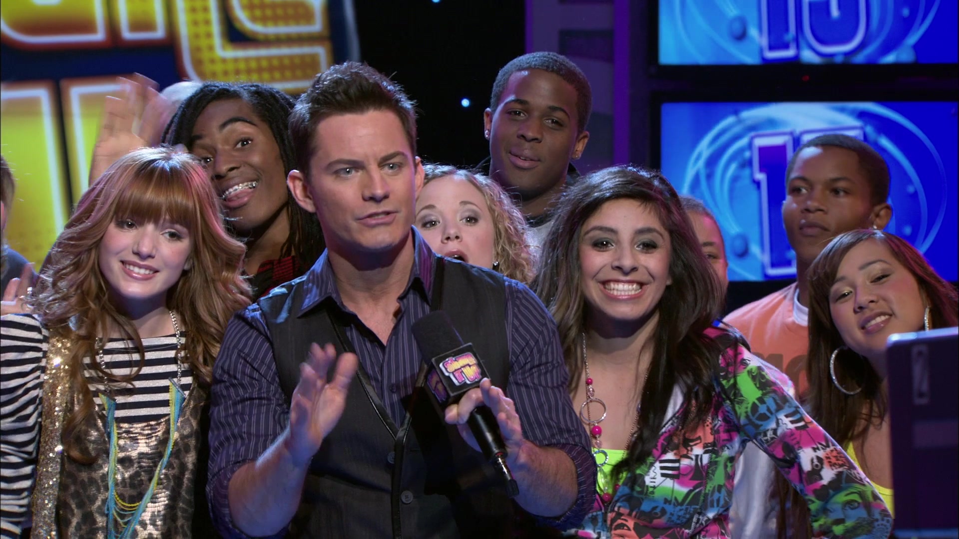 Shake_It_Up_S01E15_1080p_BTD_000055.jpg