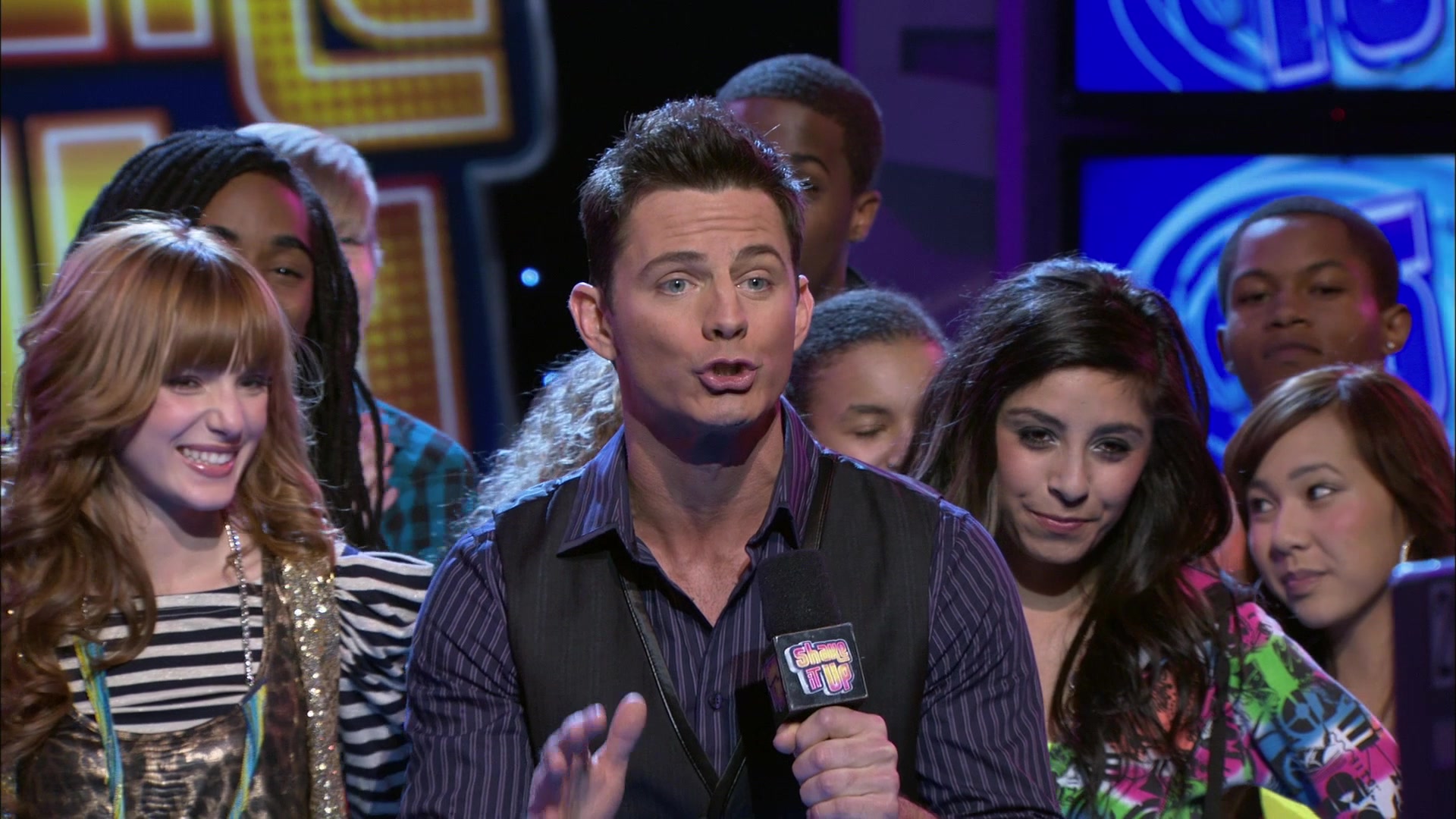 Shake_It_Up_S01E15_1080p_BTD_000101.jpg