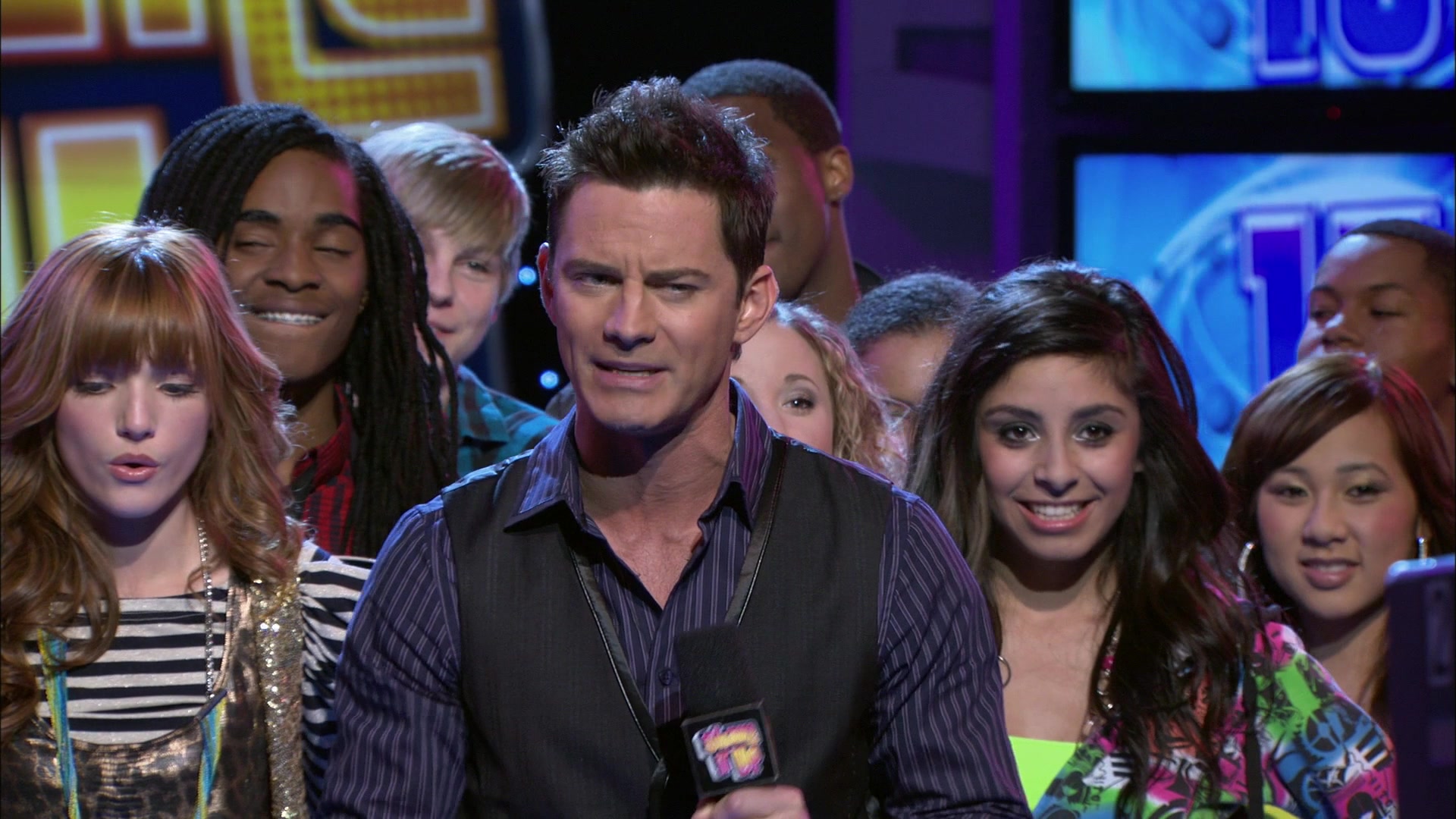 Shake_It_Up_S01E15_1080p_BTD_000109.jpg