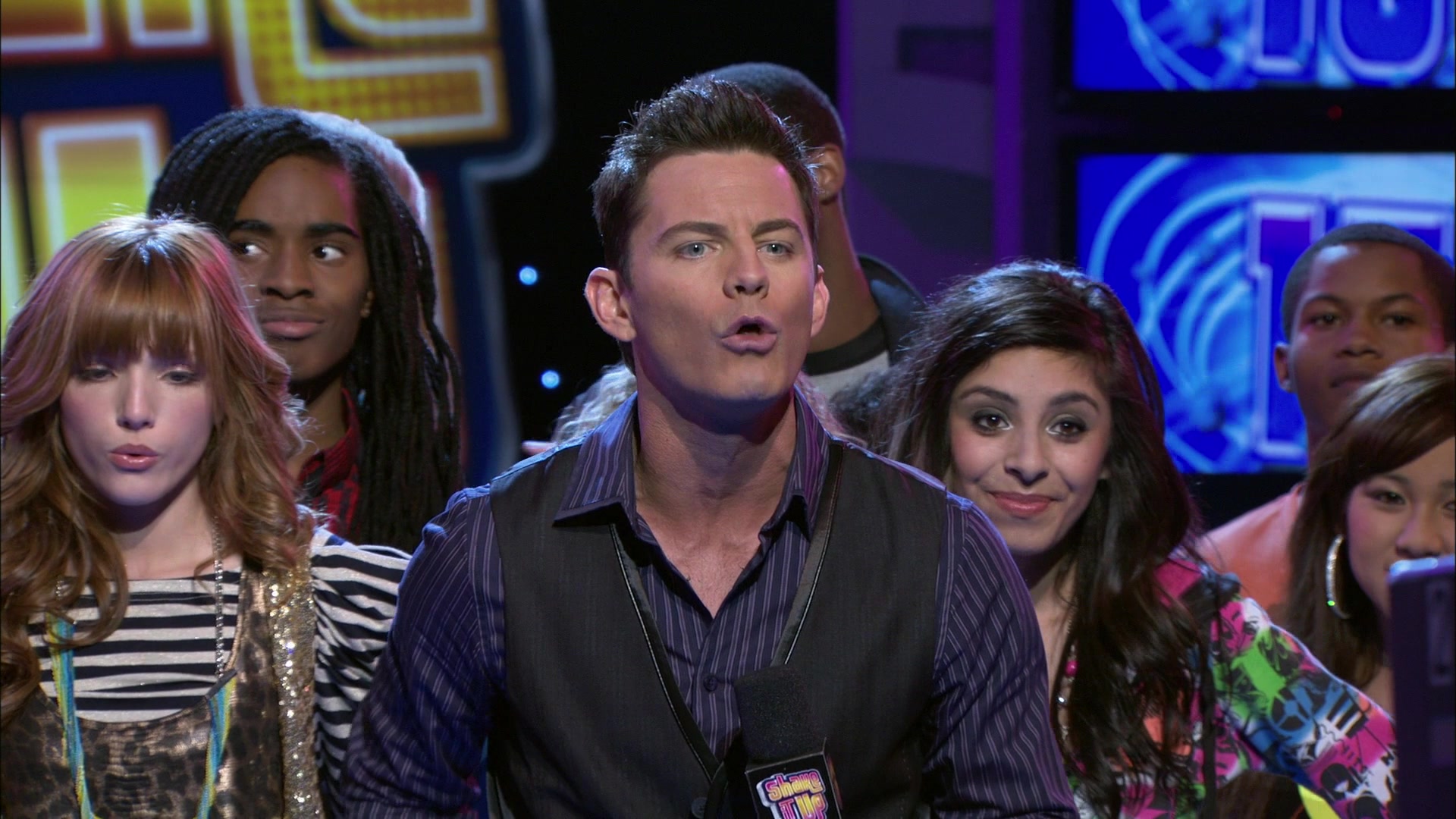Shake_It_Up_S01E15_1080p_BTD_000114.jpg