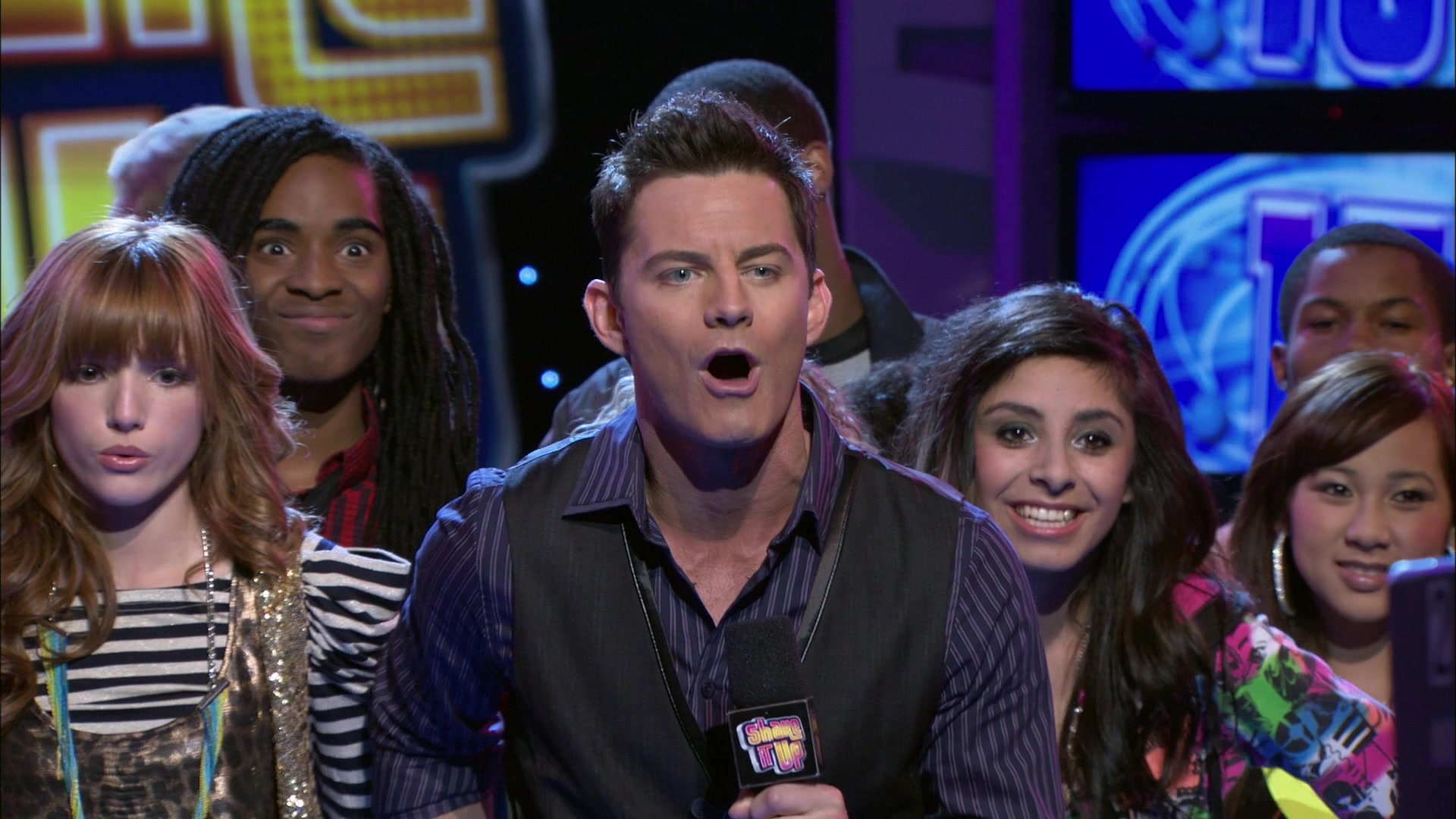 Shake_It_Up_S01E15_1080p_BTD_000115.jpg