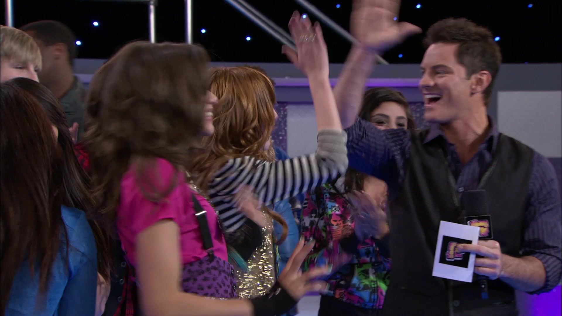 Shake_It_Up_S01E15_1080p_BTD_000139.jpg