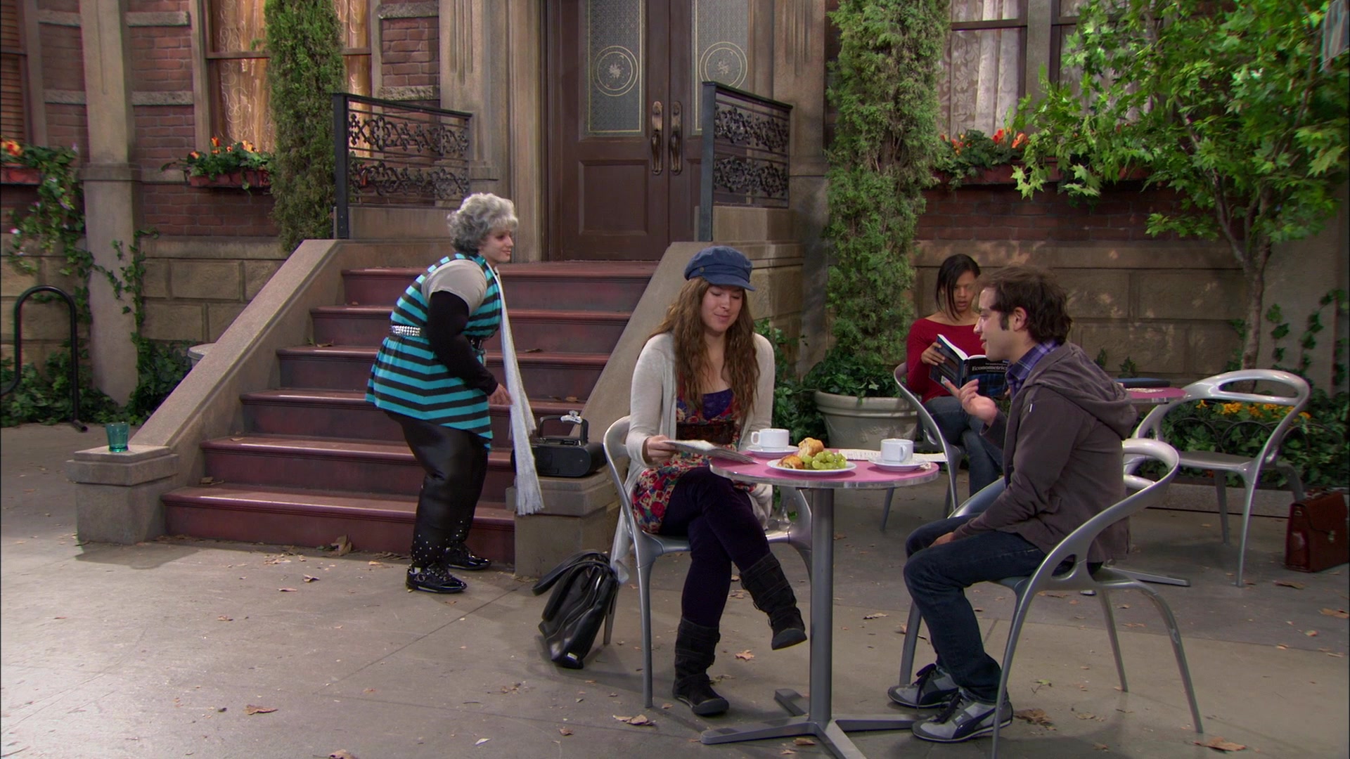 Shake_It_Up_S01E15_1080p_BTD_001738.jpg