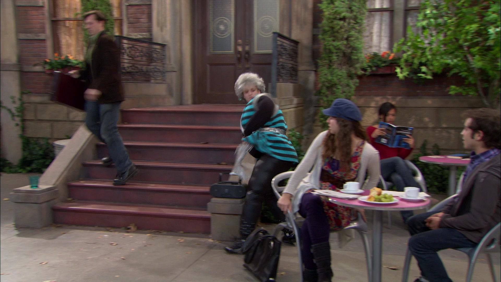 Shake_It_Up_S01E15_1080p_BTD_001768.jpg