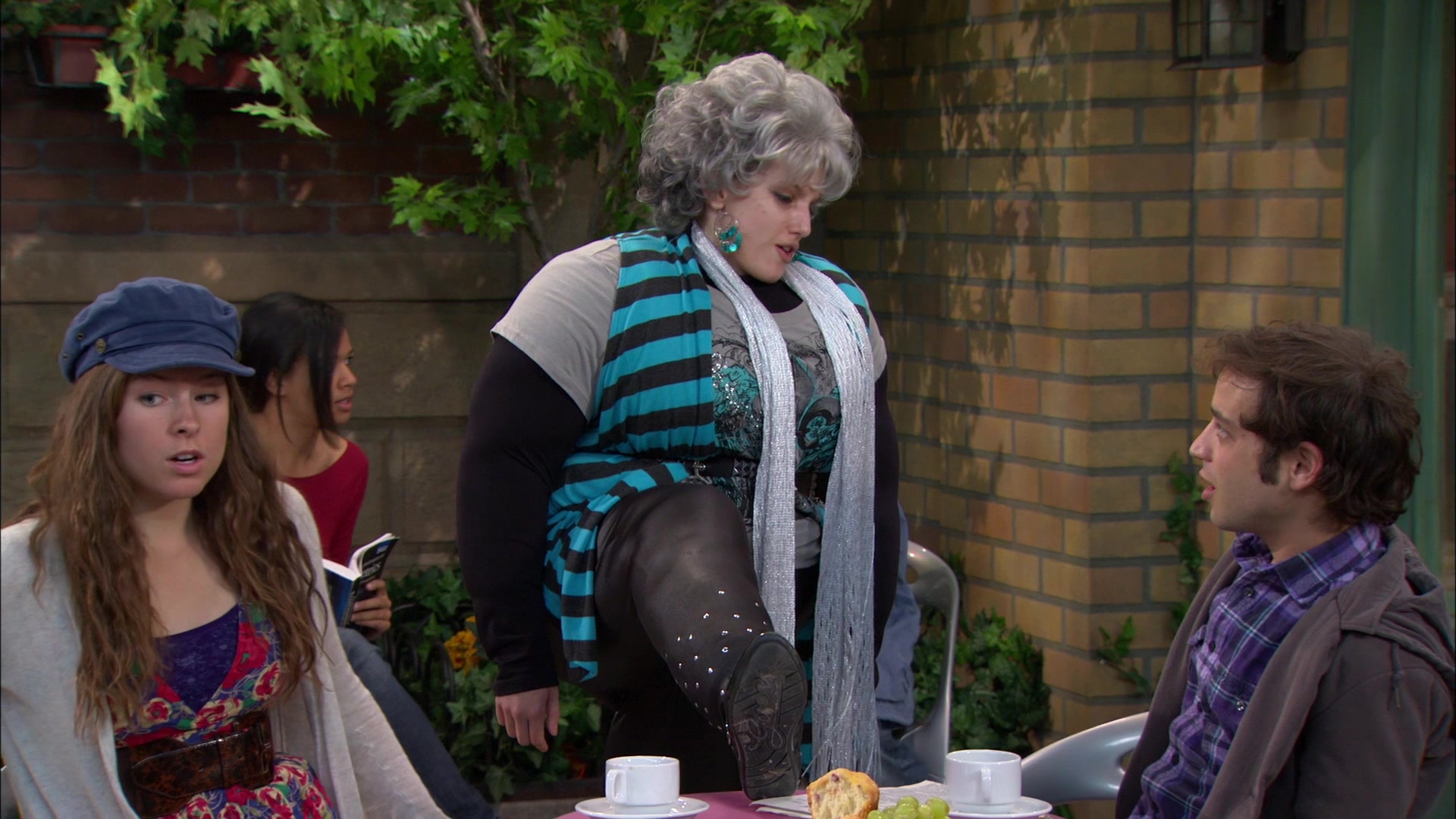 Shake_It_Up_S01E15_1080p_BTD_001800.jpg
