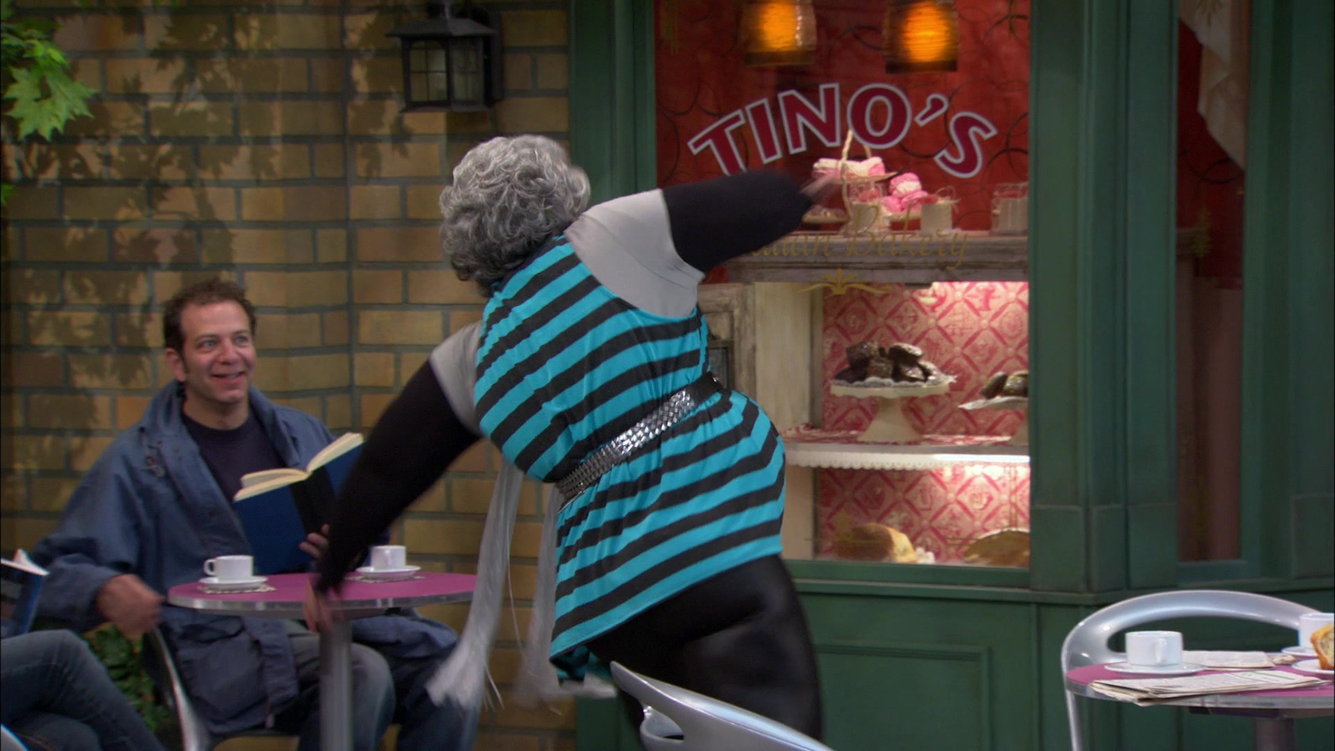 Shake_It_Up_S01E15_1080p_BTD_001814.jpg