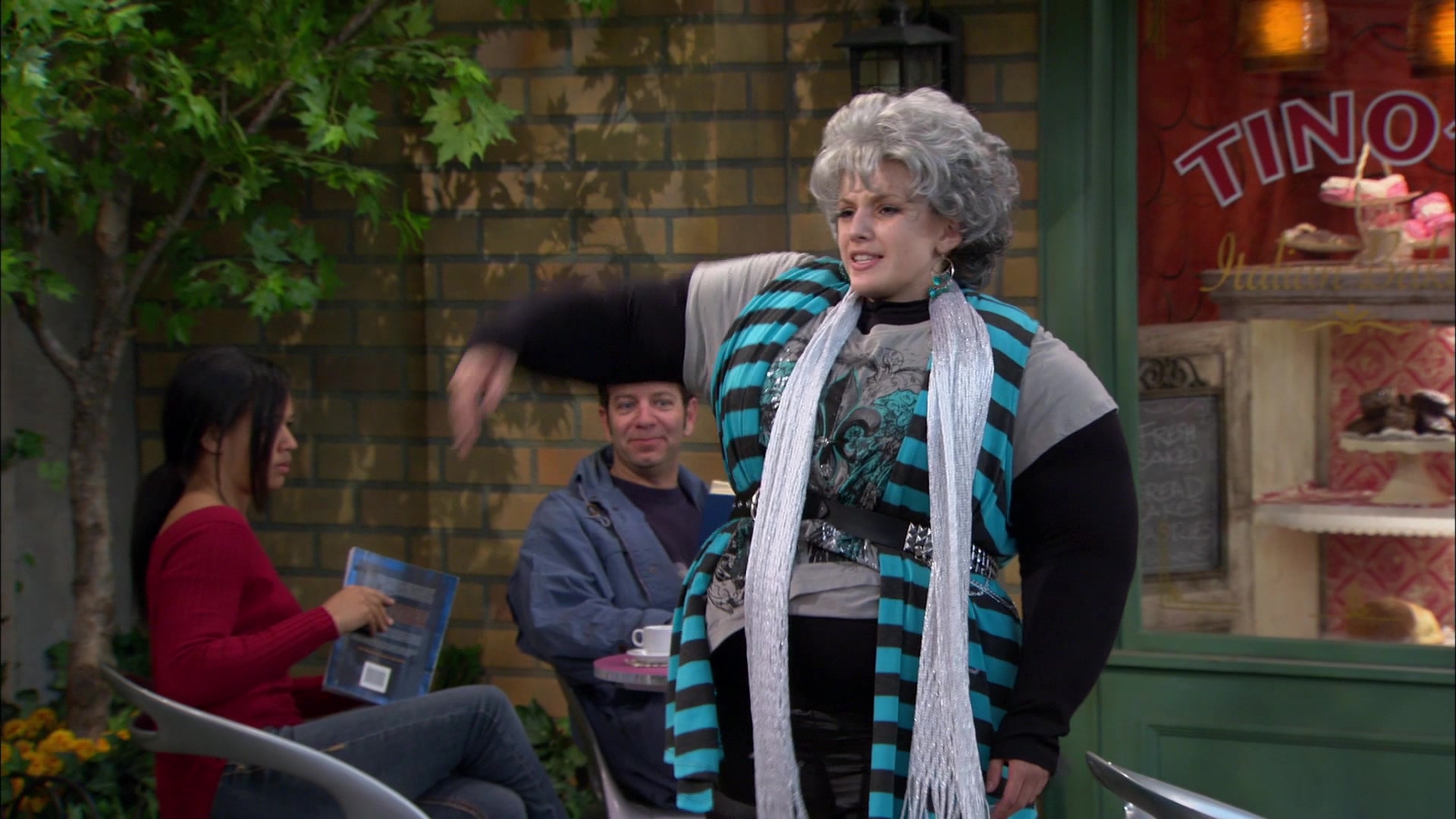 Shake_It_Up_S01E15_1080p_BTD_001821.jpg