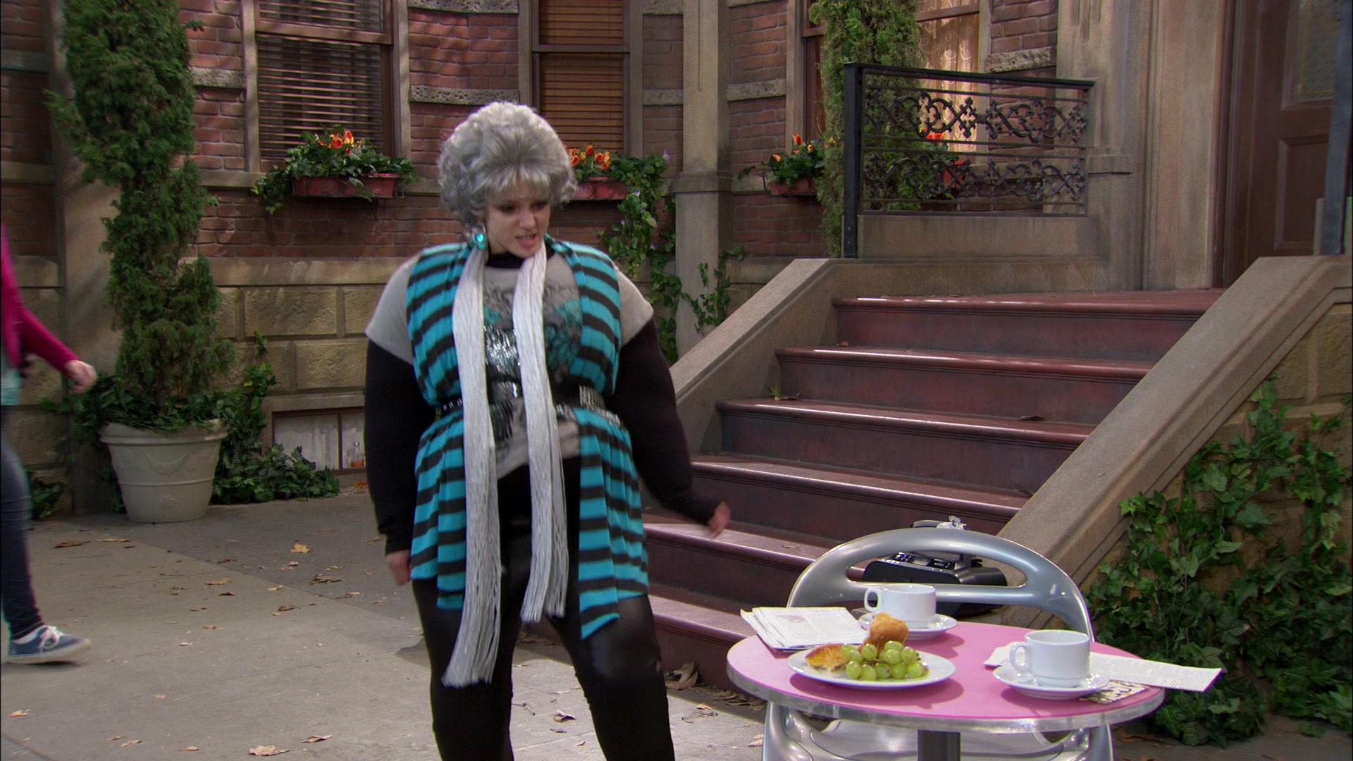 Shake_It_Up_S01E15_1080p_BTD_001840.jpg