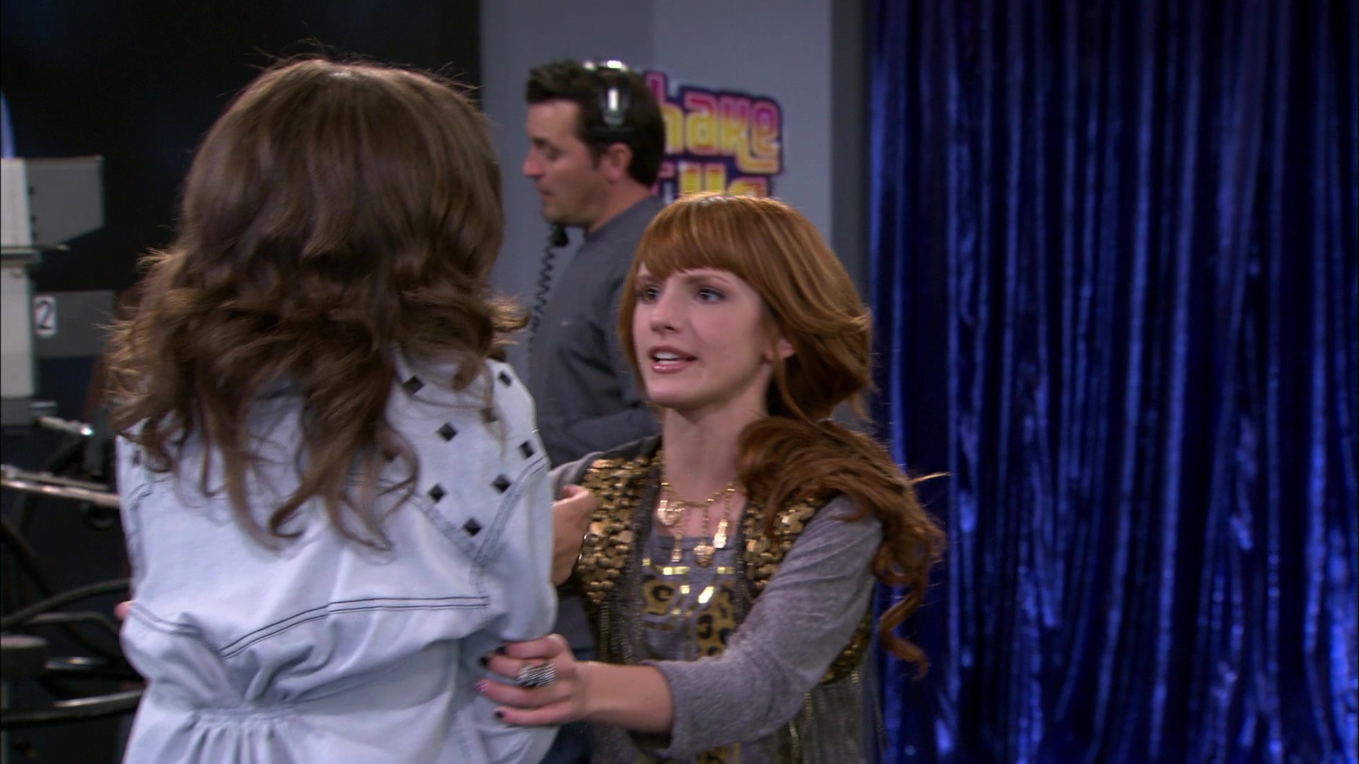 Shake_It_Up_S01E15_1080p_BTD_002050.jpg