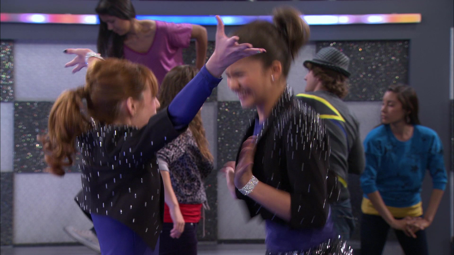 Shake_It_Up_S01E15_1080p_BTD_002783.jpg