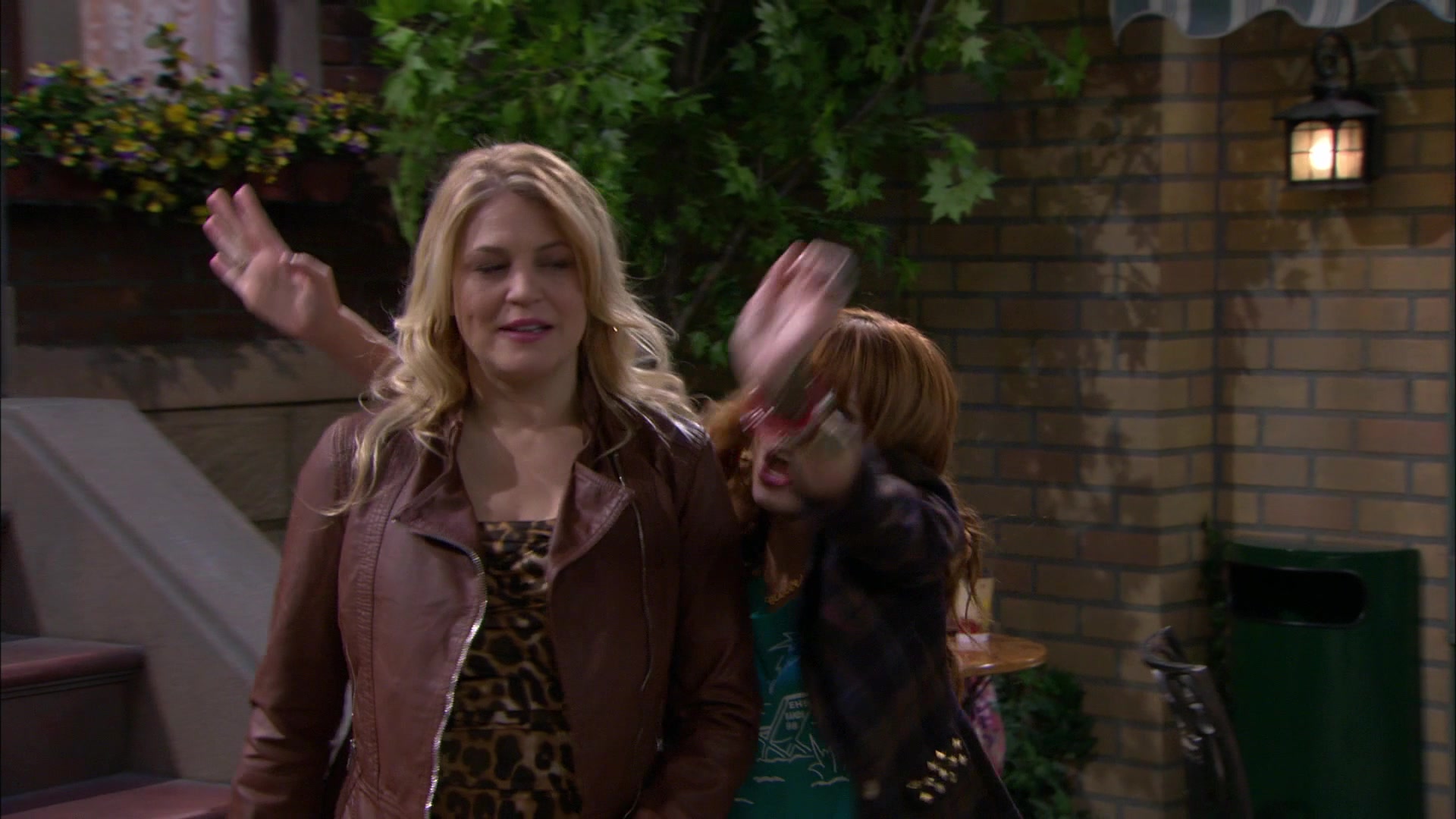Shake_It_Up_S01E16_1080p_BTD_002187.jpg