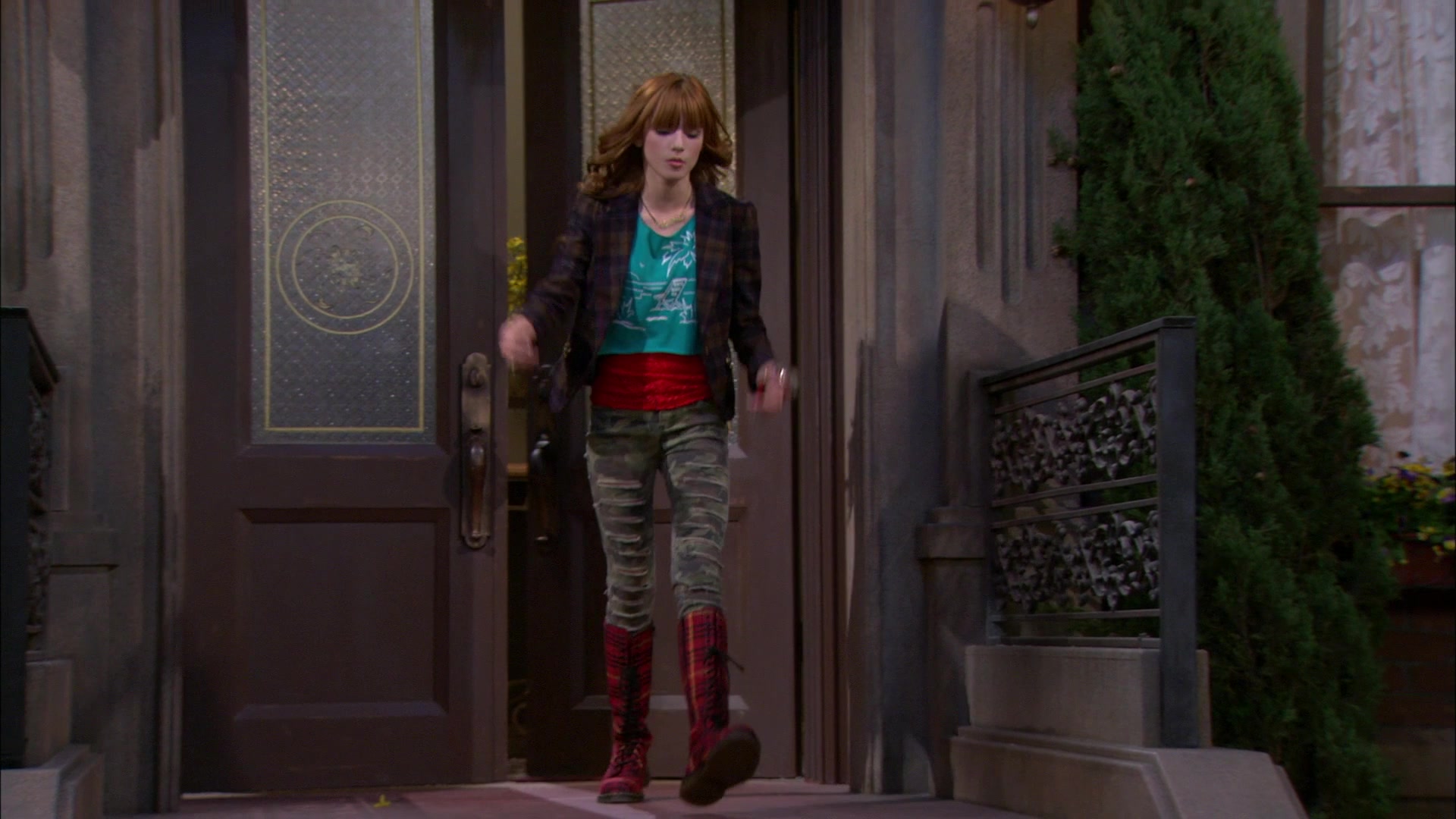 Shake_It_Up_S01E16_1080p_BTD_002230.jpg