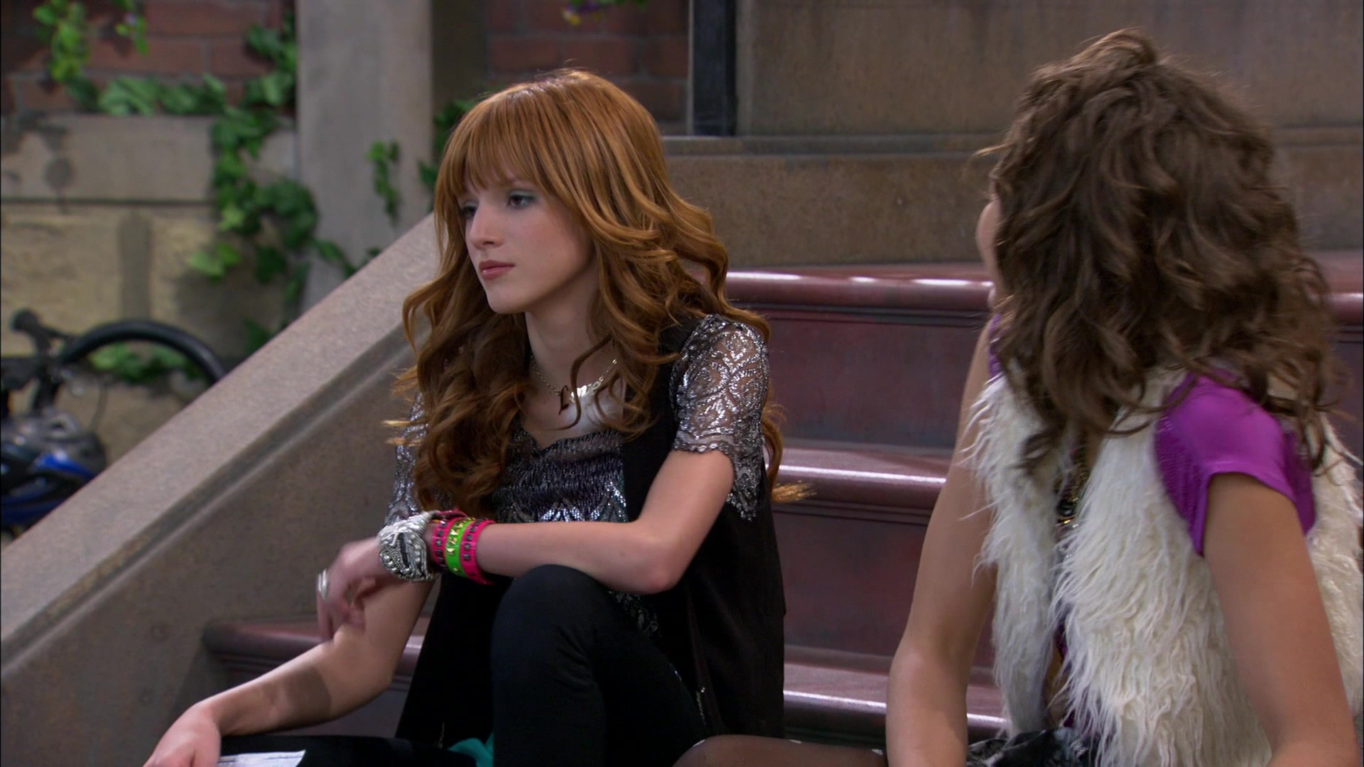 Shake_It_Up_S01E17_1080p_BTD_000929.jpg