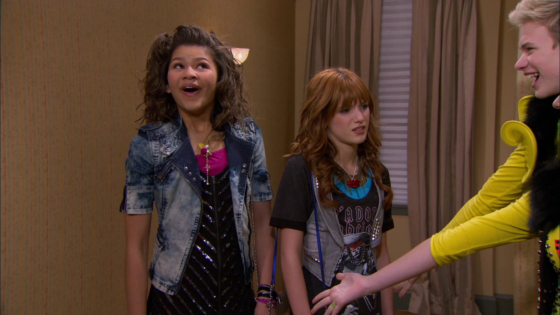 Shake_It_Up_S01E17_1080p_BTD_001185.jpg
