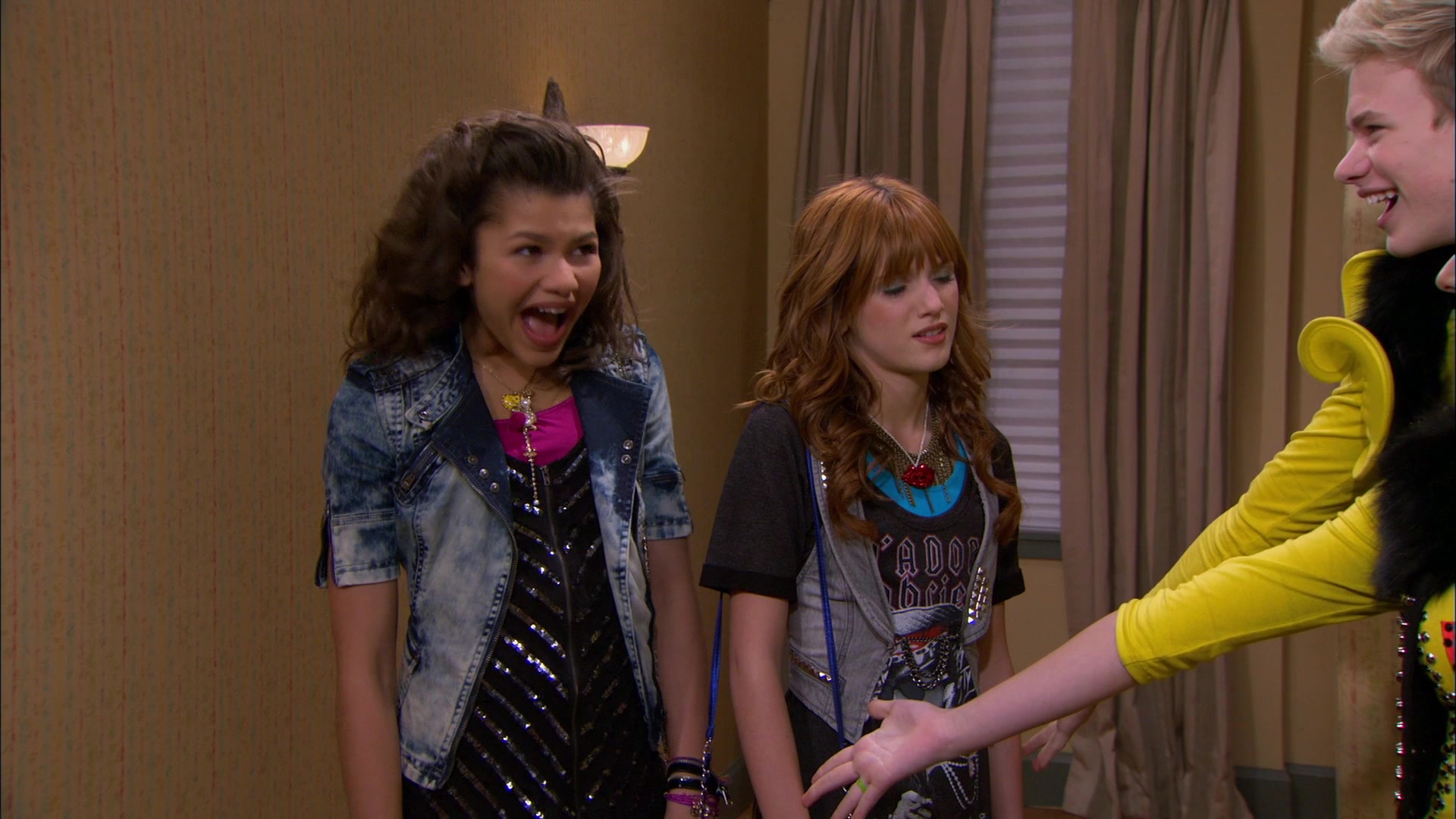 Shake_It_Up_S01E17_1080p_BTD_001186.jpg