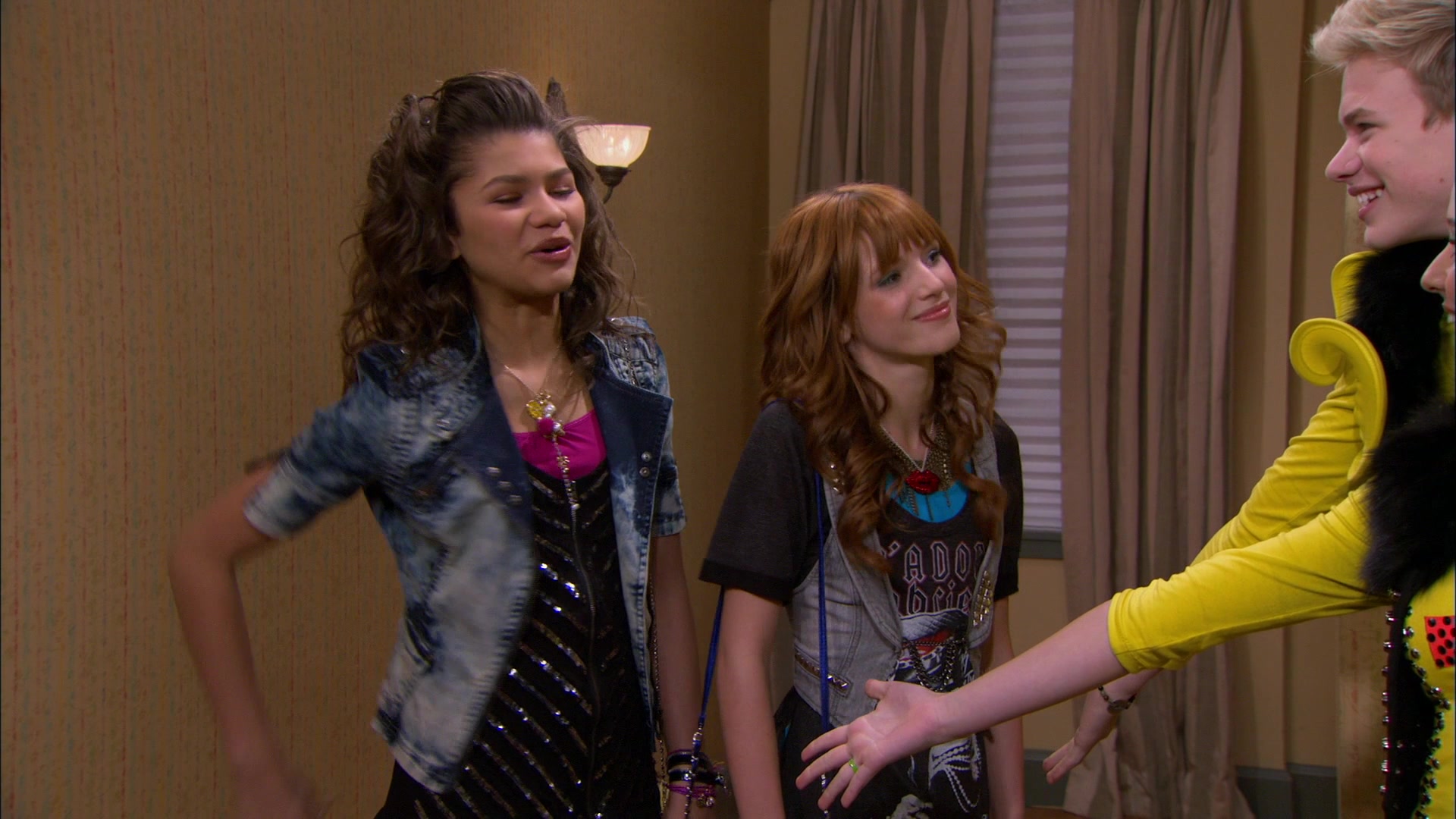 Shake_It_Up_S01E17_1080p_BTD_001189.jpg