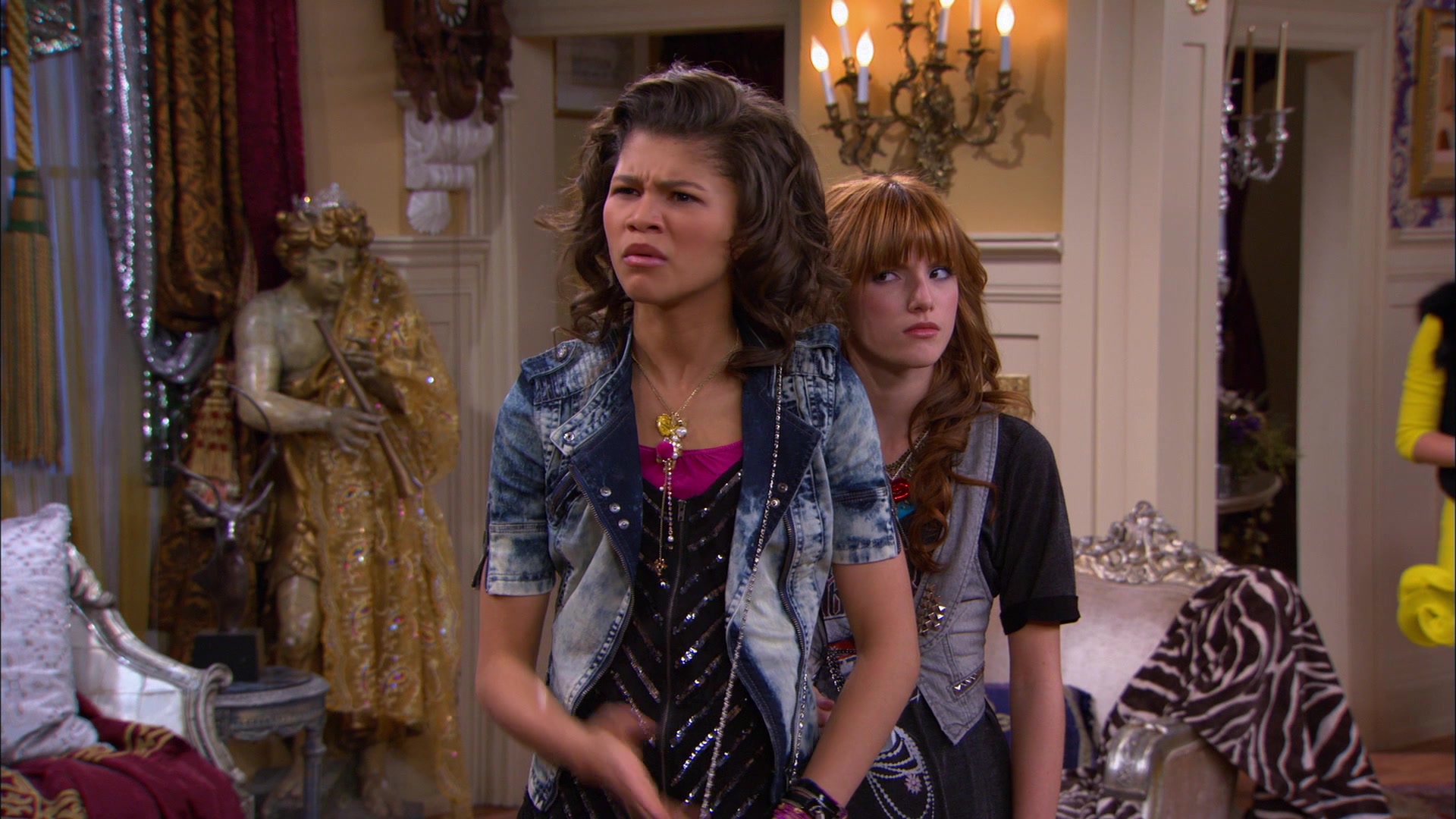 Shake_It_Up_S01E17_1080p_BTD_002621.jpg