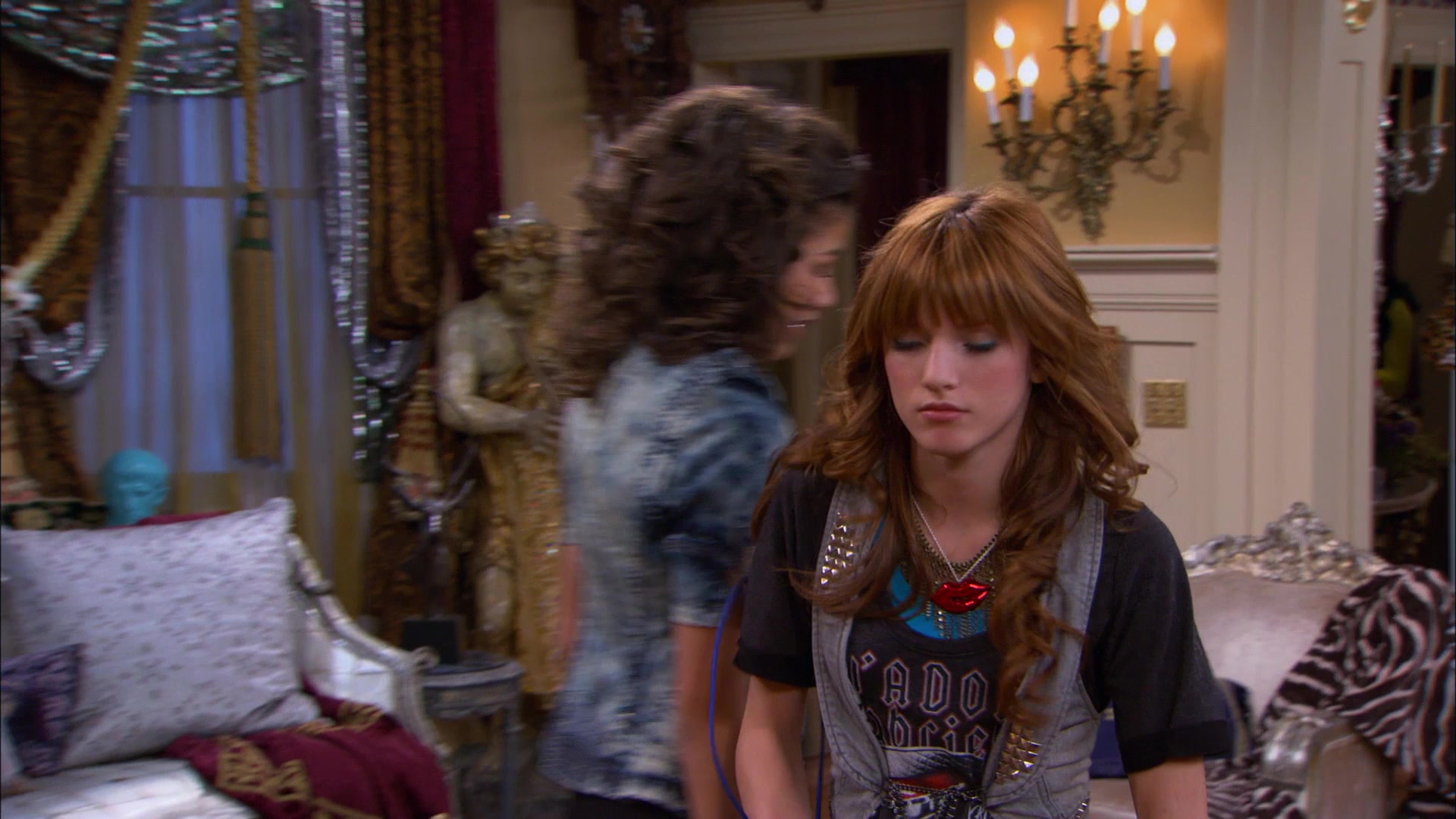 Shake_It_Up_S01E17_1080p_BTD_002737.jpg