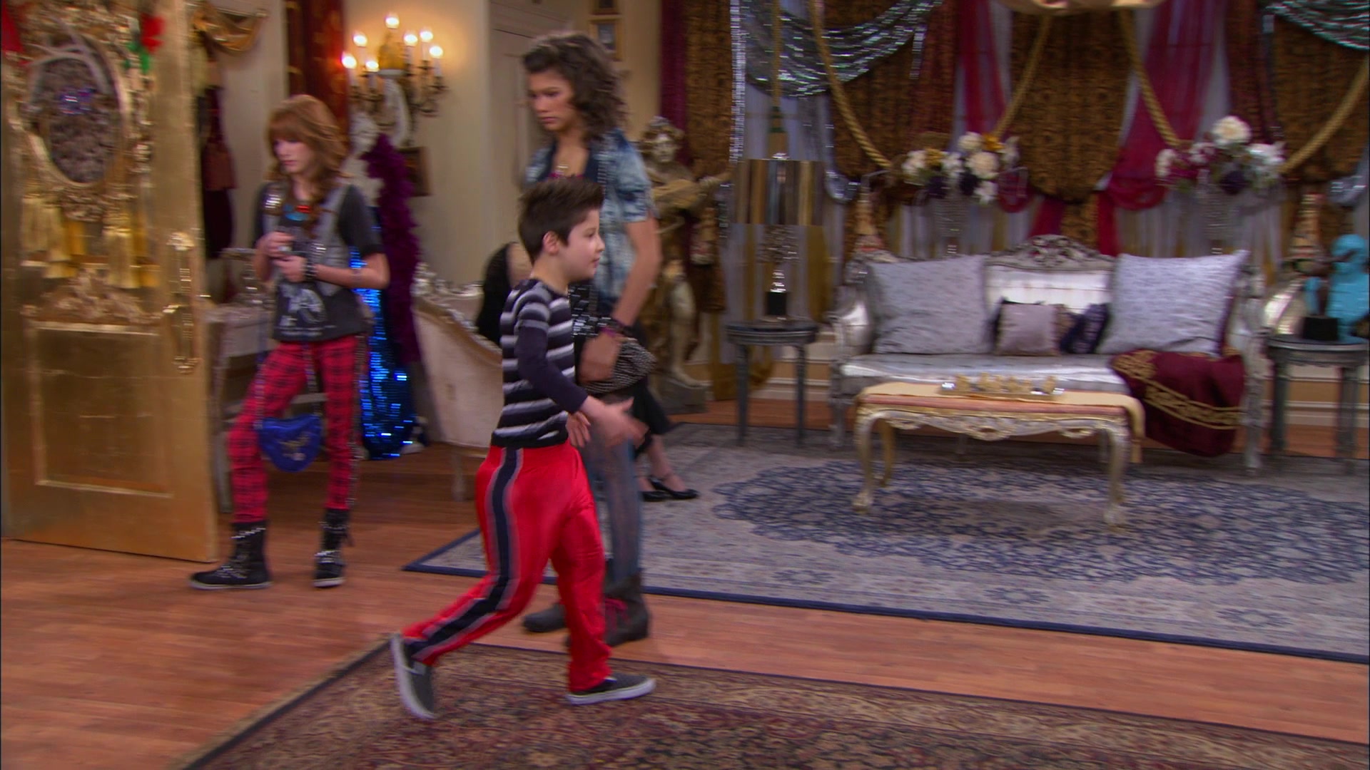Shake_It_Up_S01E17_1080p_BTD_002769.jpg