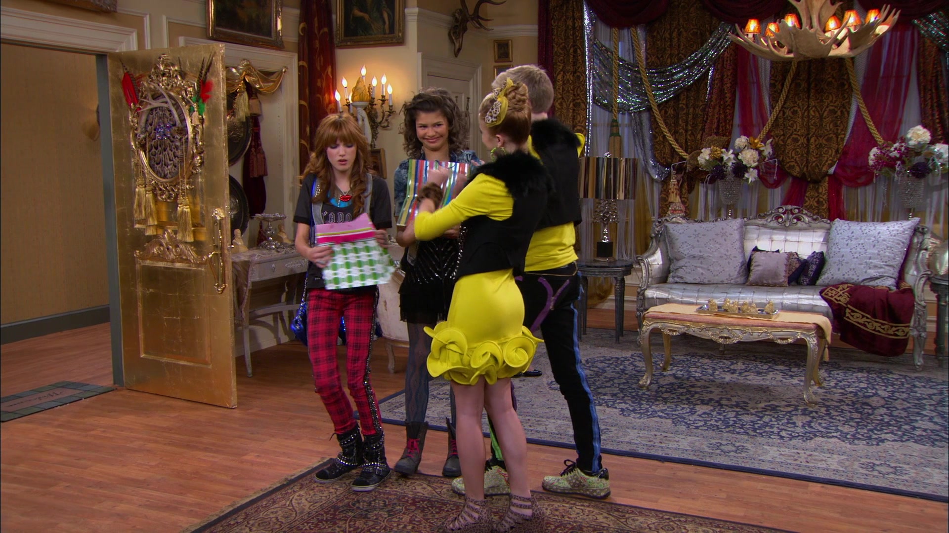 Shake_It_Up_S01E17_1080p_BTD_002879.jpg