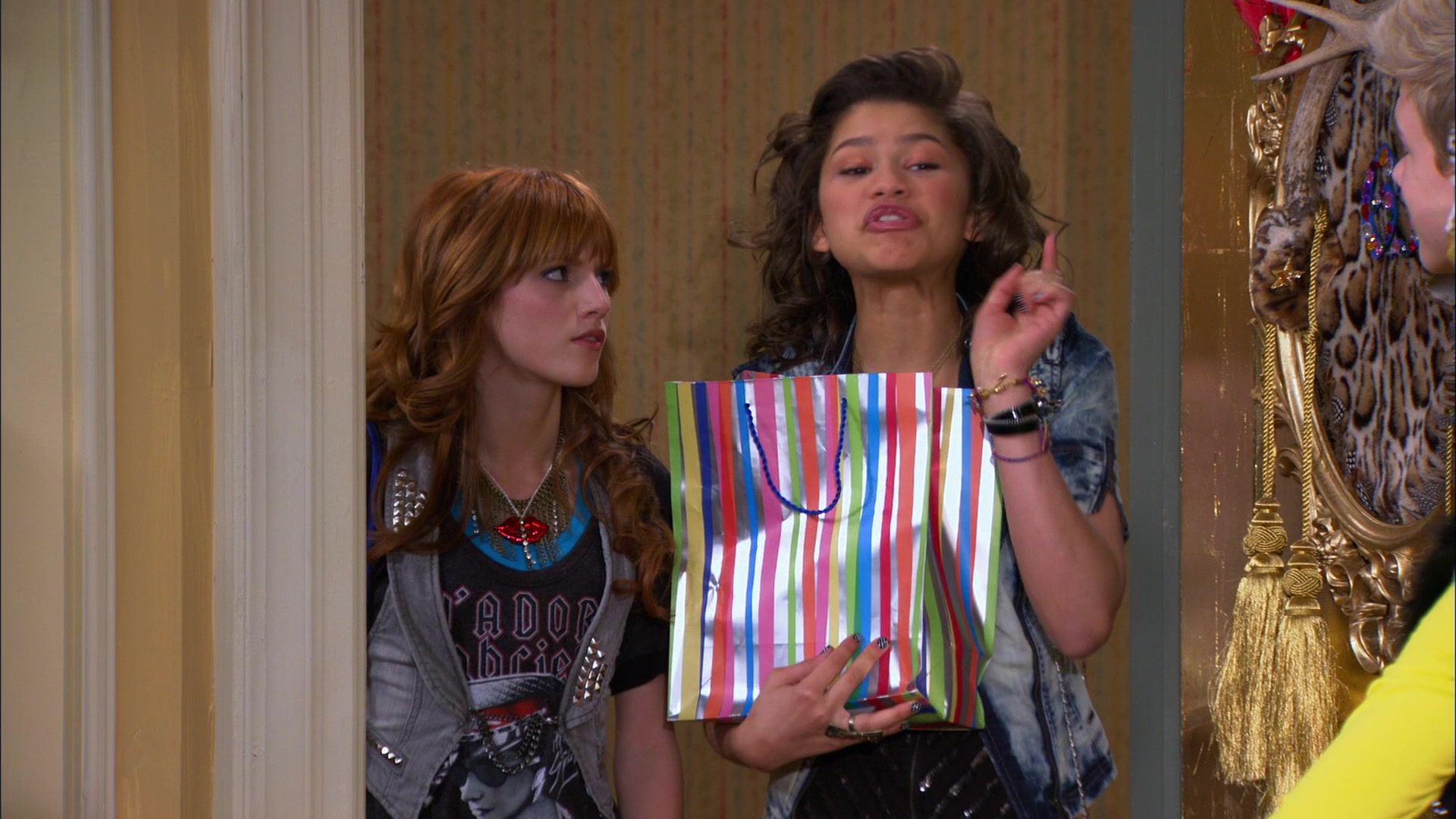 Shake_It_Up_S01E17_1080p_BTD_002889.jpg