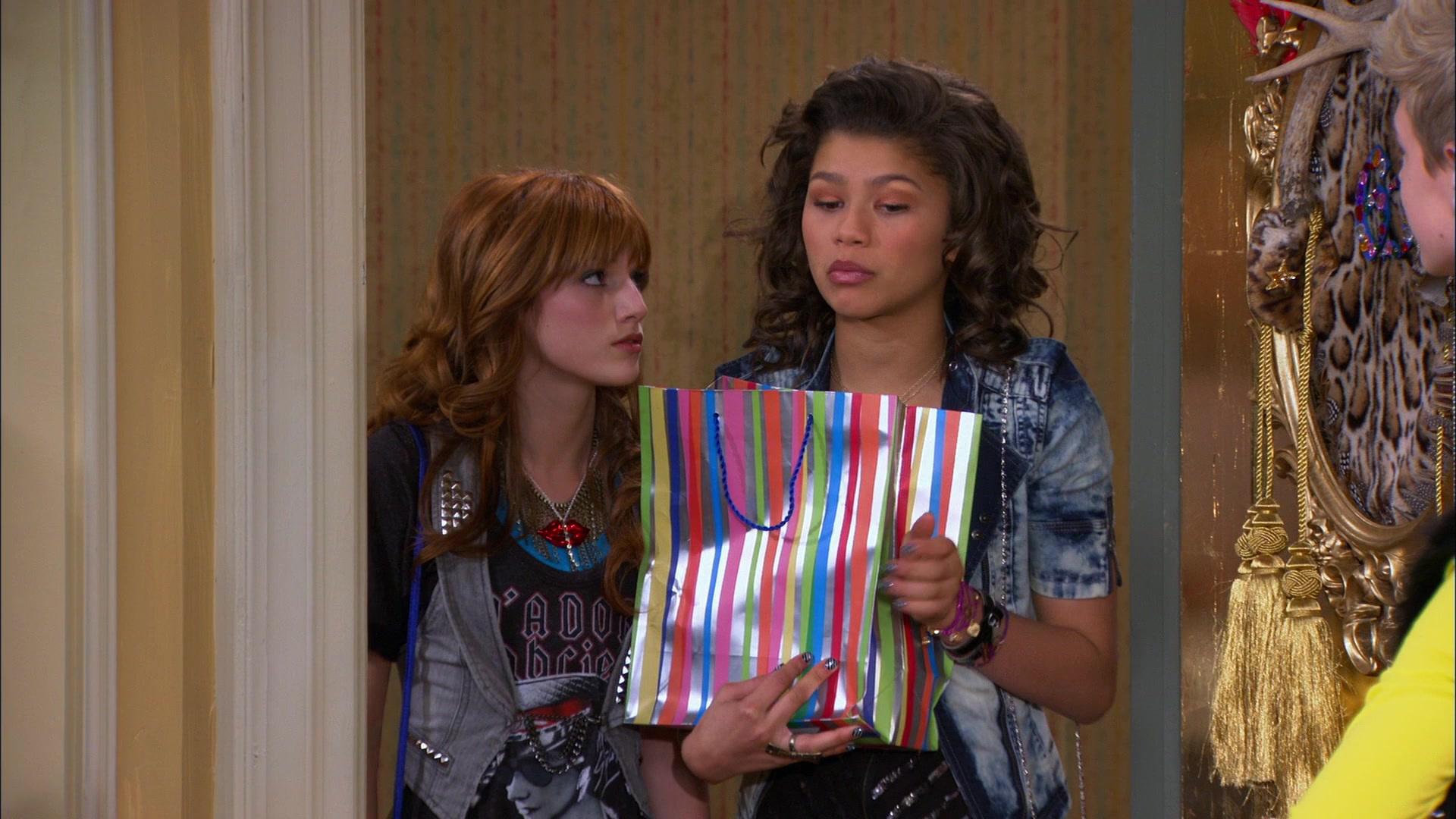 Shake_It_Up_S01E17_1080p_BTD_002892.jpg