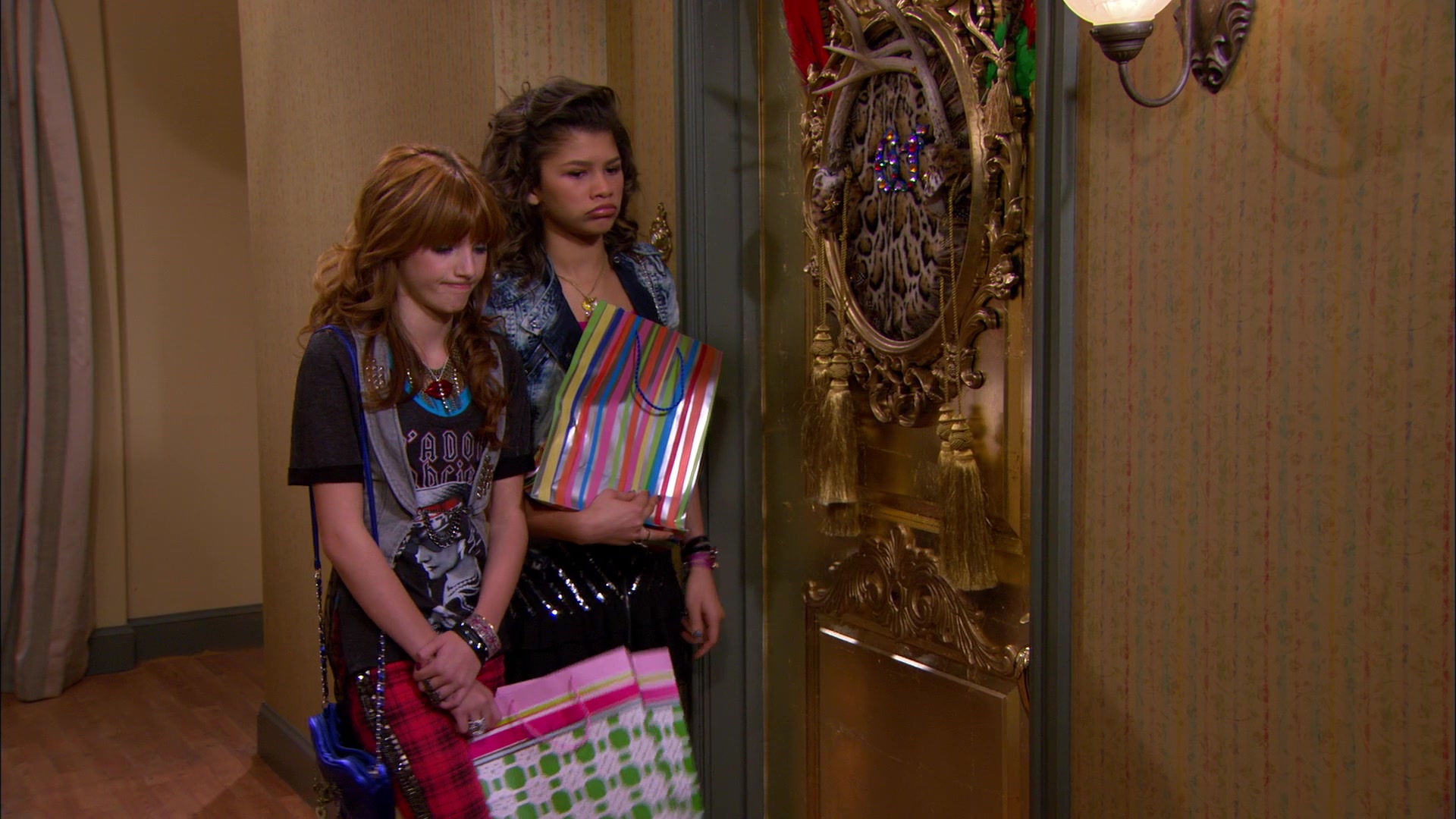 Shake_It_Up_S01E17_1080p_BTD_002903.jpg